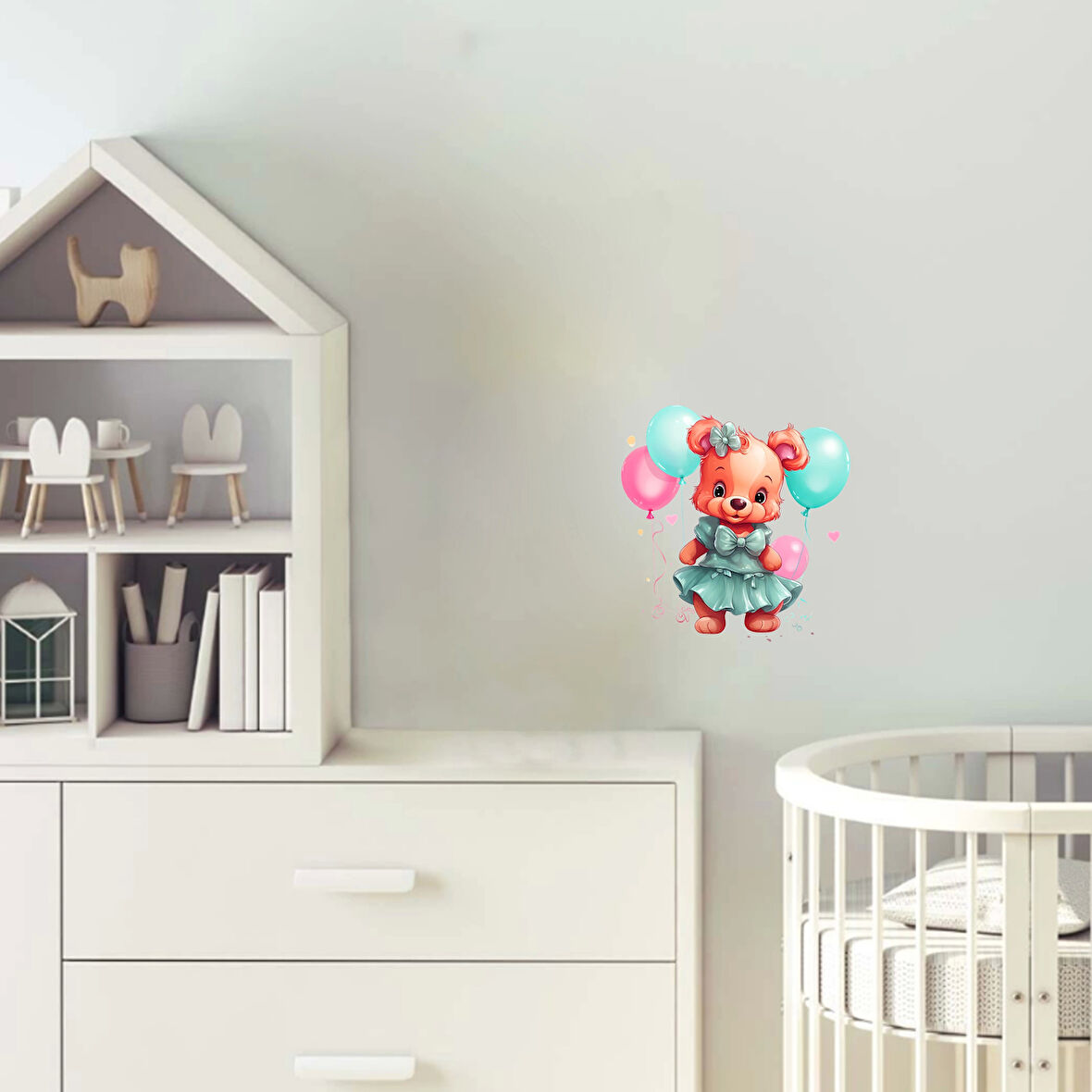 Elbiseli ve Balonlu Kız Ayıcık Duvar Stickerı