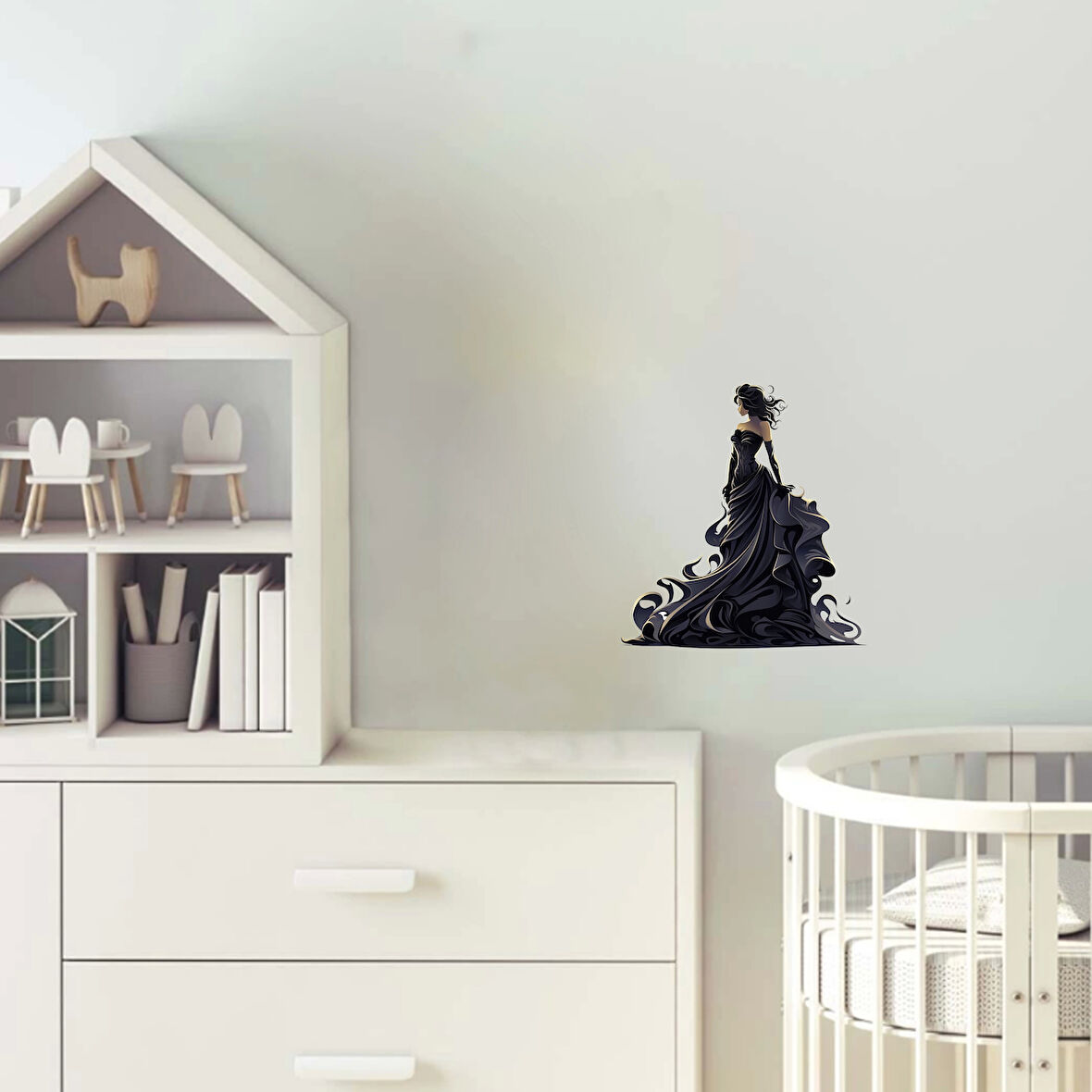 Uzun Siyah Elbiseli Prenses Duvar Sticker'ı