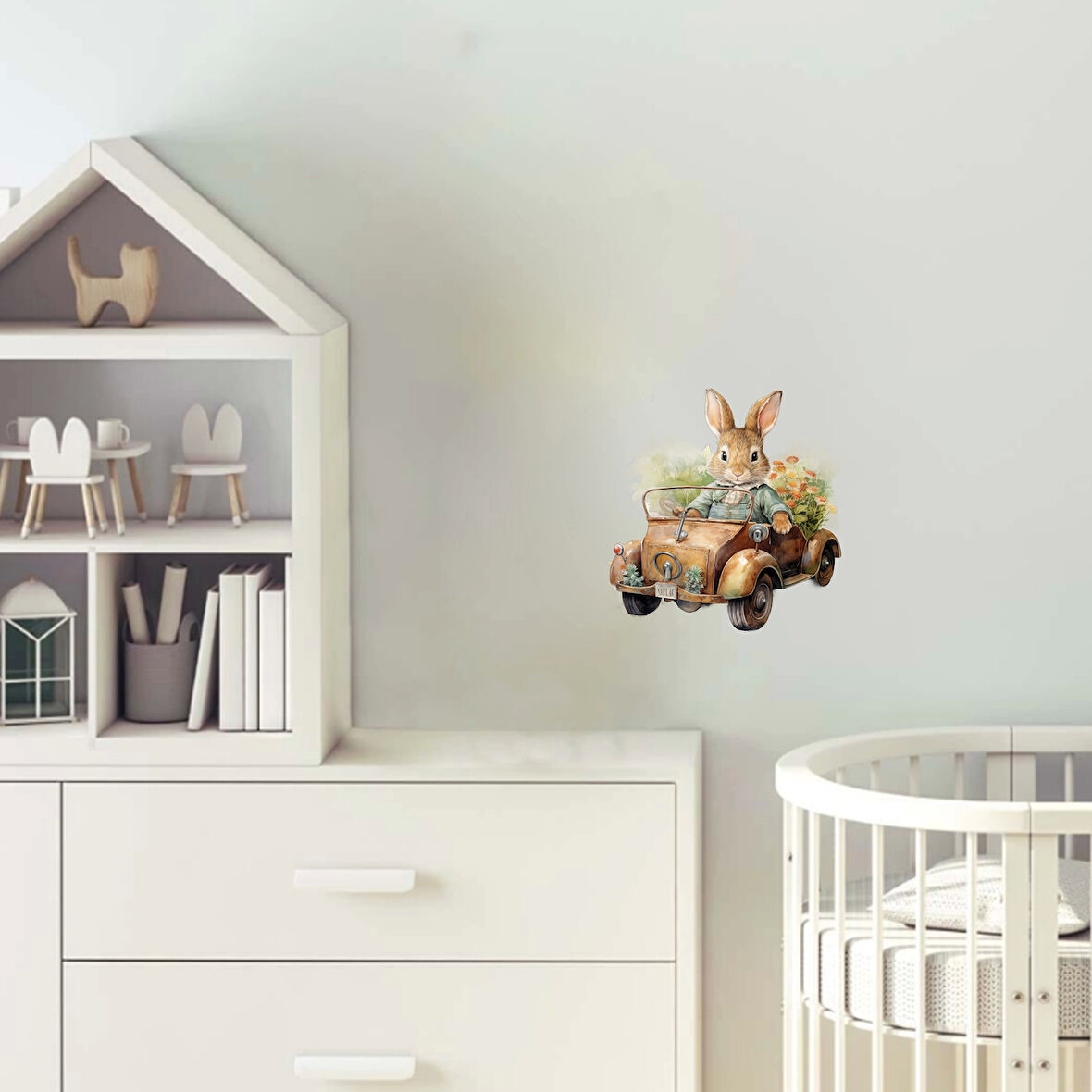 Araba Kullanan Tavşan Duvar Stickerı - Yeşil Kıyafetli