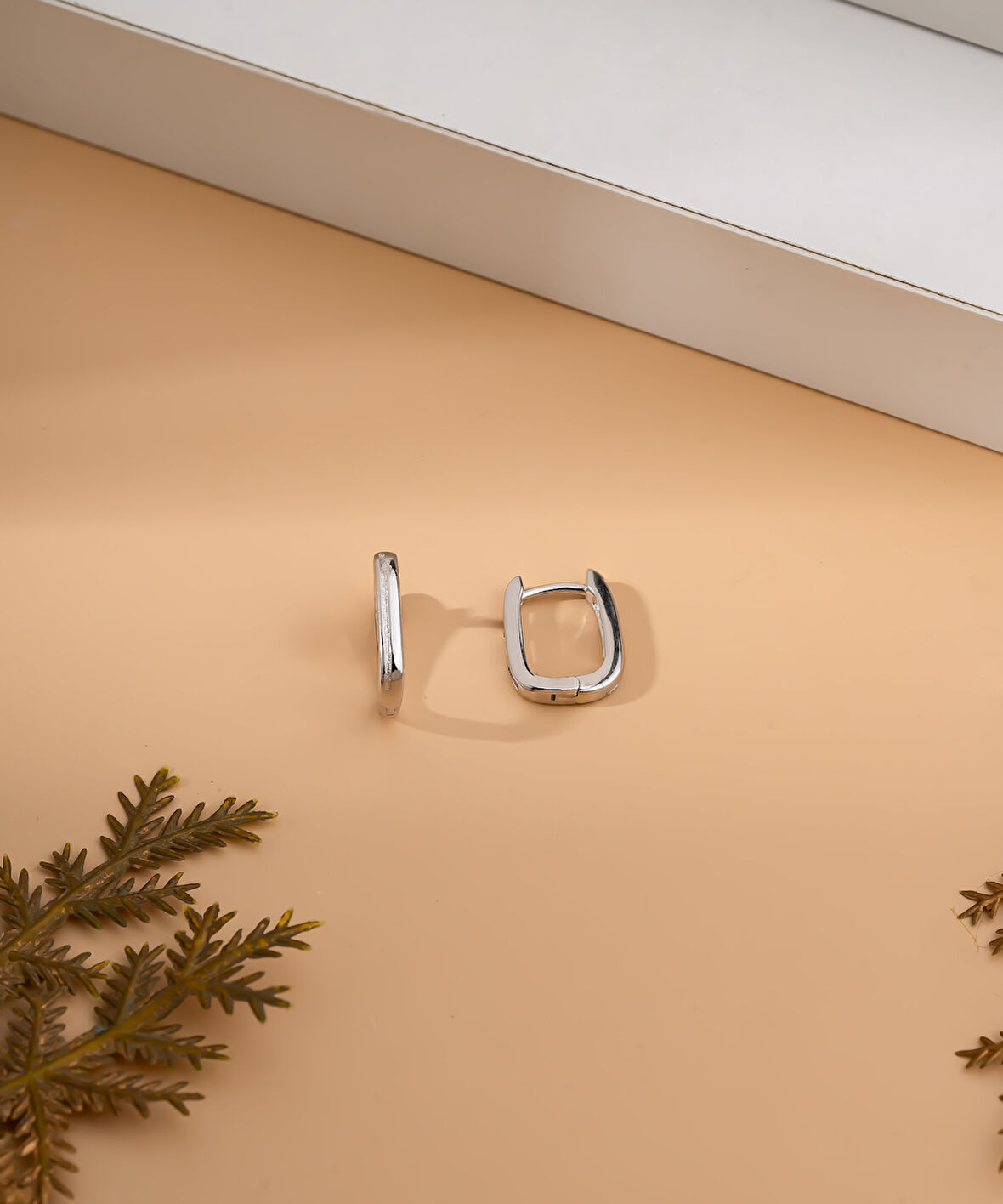 925 Ayar Rodyum Kare Halka Gümüş Küpe (Minimal, Zarif ve Hafif)