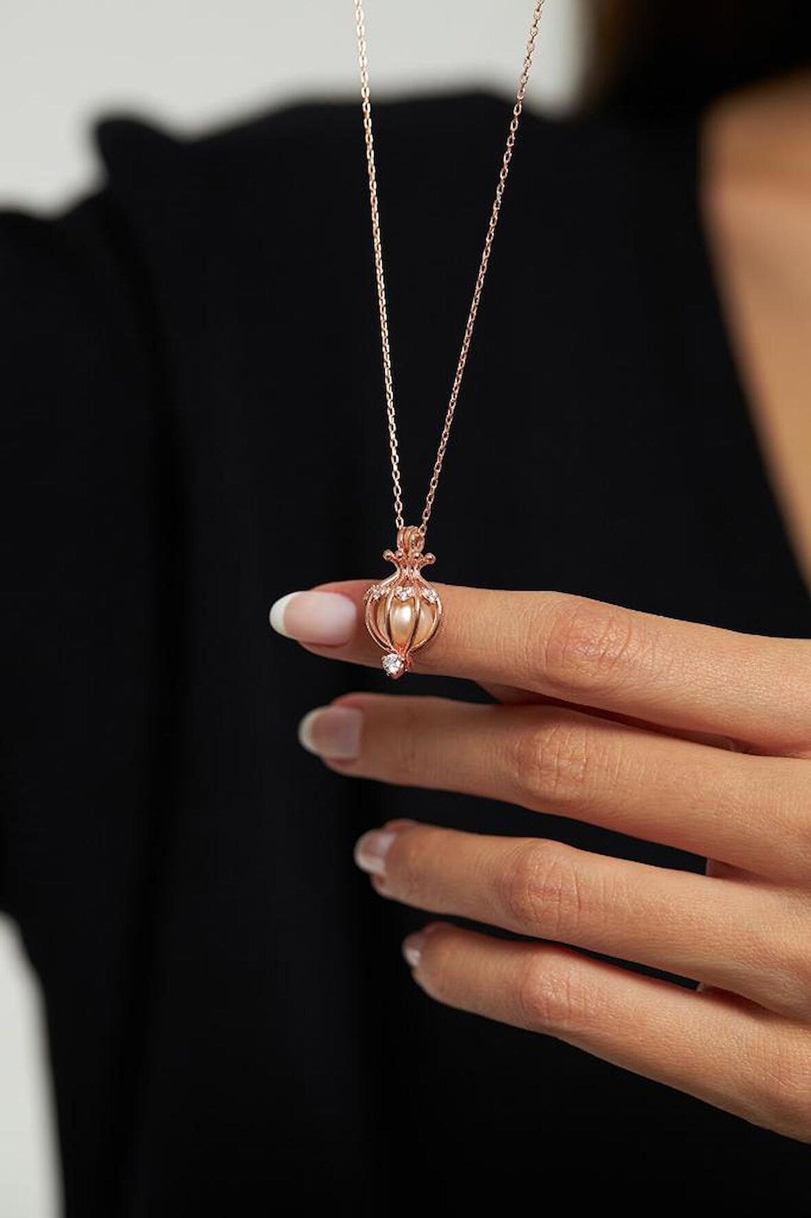 Zirkon Taşlı Rose Kalp Motifli İncili Kafes Gümüş Kolye