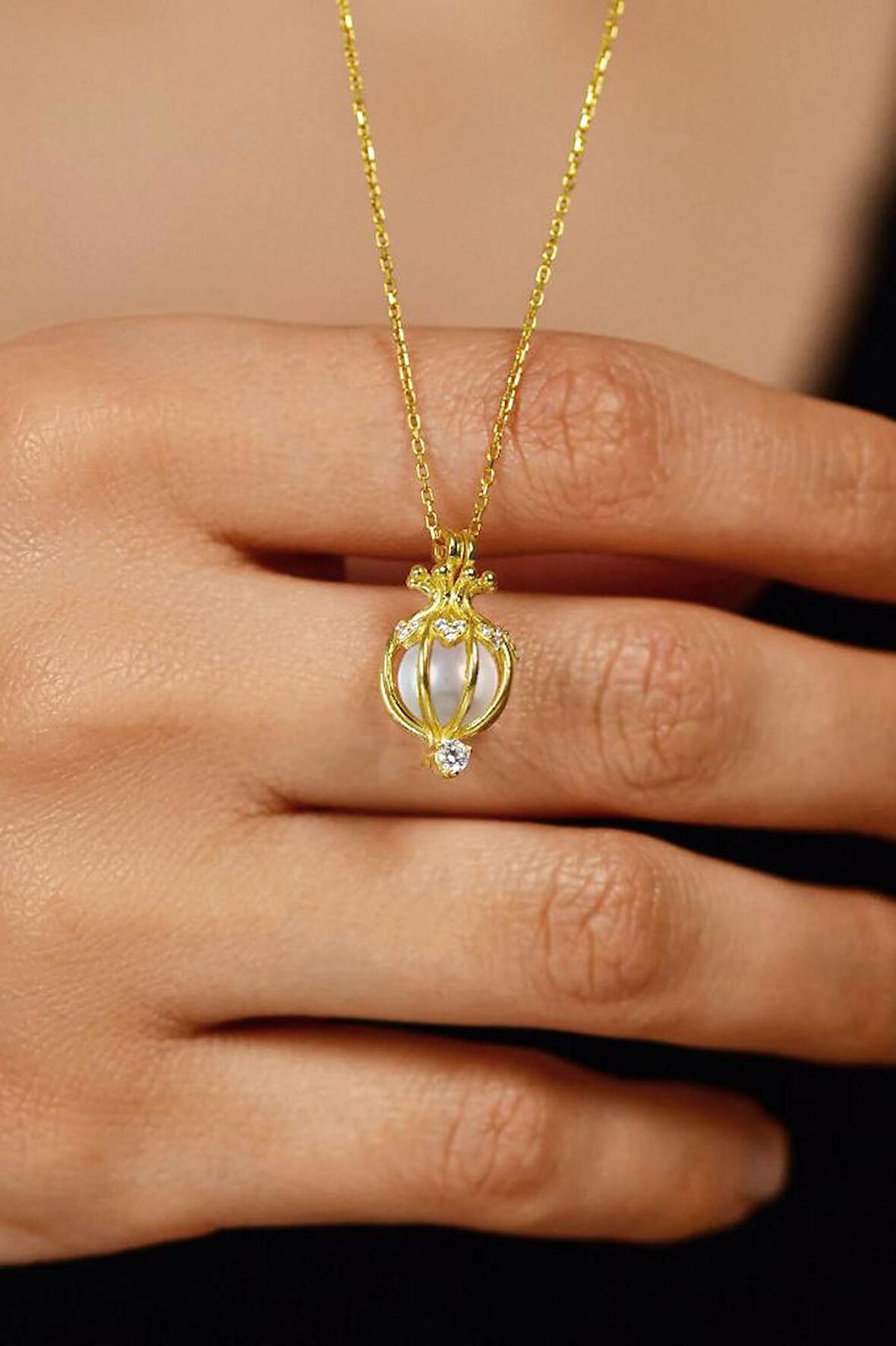 Zirkon Taşlı Gold Kalp Motifli İncili Kafes Gümüş Kolye