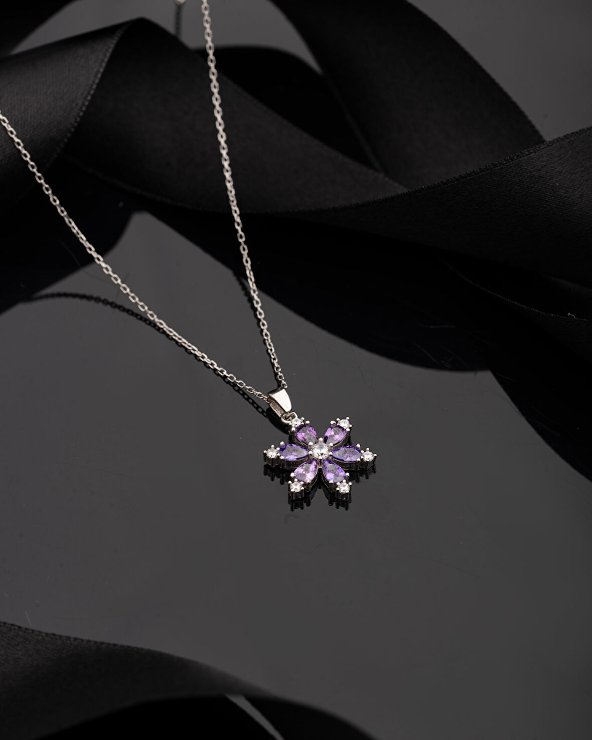 925 Ayar Ametist Taşlı Rodyum Lotus Çiçeği Gümüş Kolye