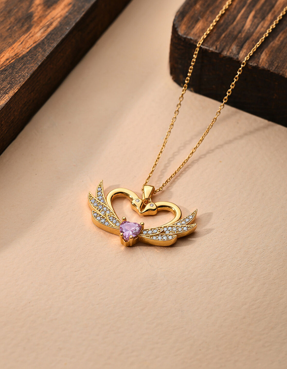 925 Ayar Zirkon Taşlı Gold Birleşen Kuğular Kalp Motifli Gümüş Aşk Kolyesi