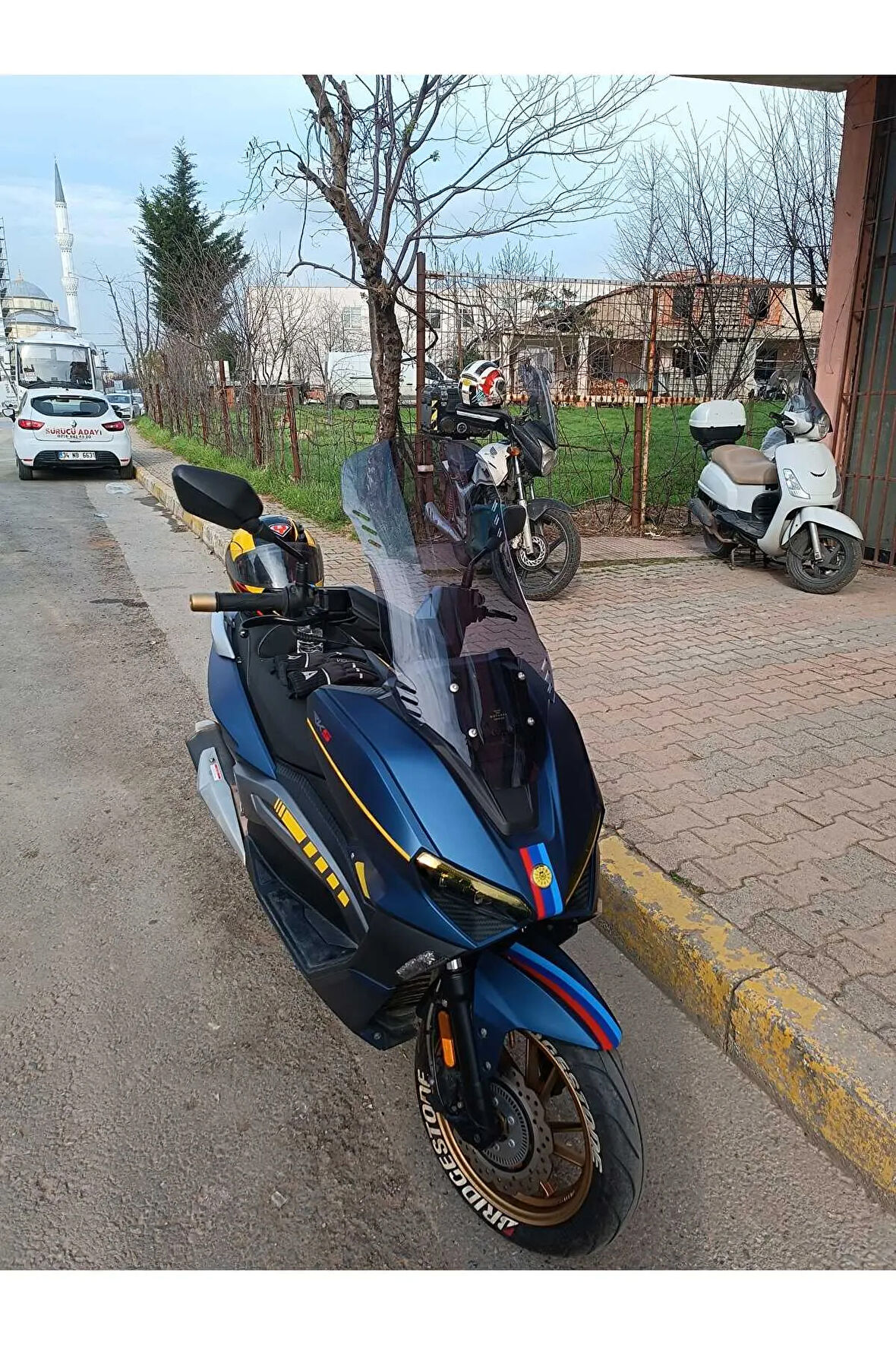 Rks Vieste 249 Ön cam 2022 2024 Model Yılı 55cm Açıkfüme Renk 4mm Küçük Spor Cam