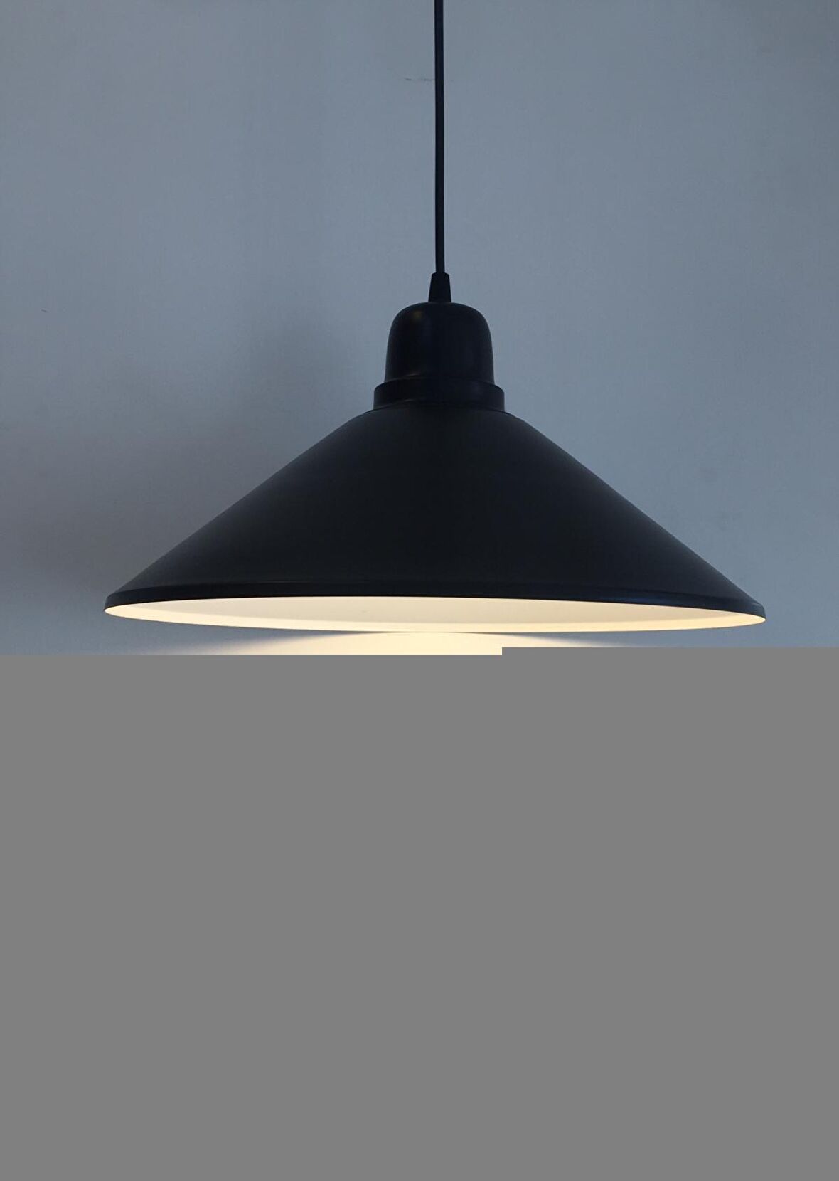 Retro Siyah Içi Beyaz Metal Sarkıt Avize