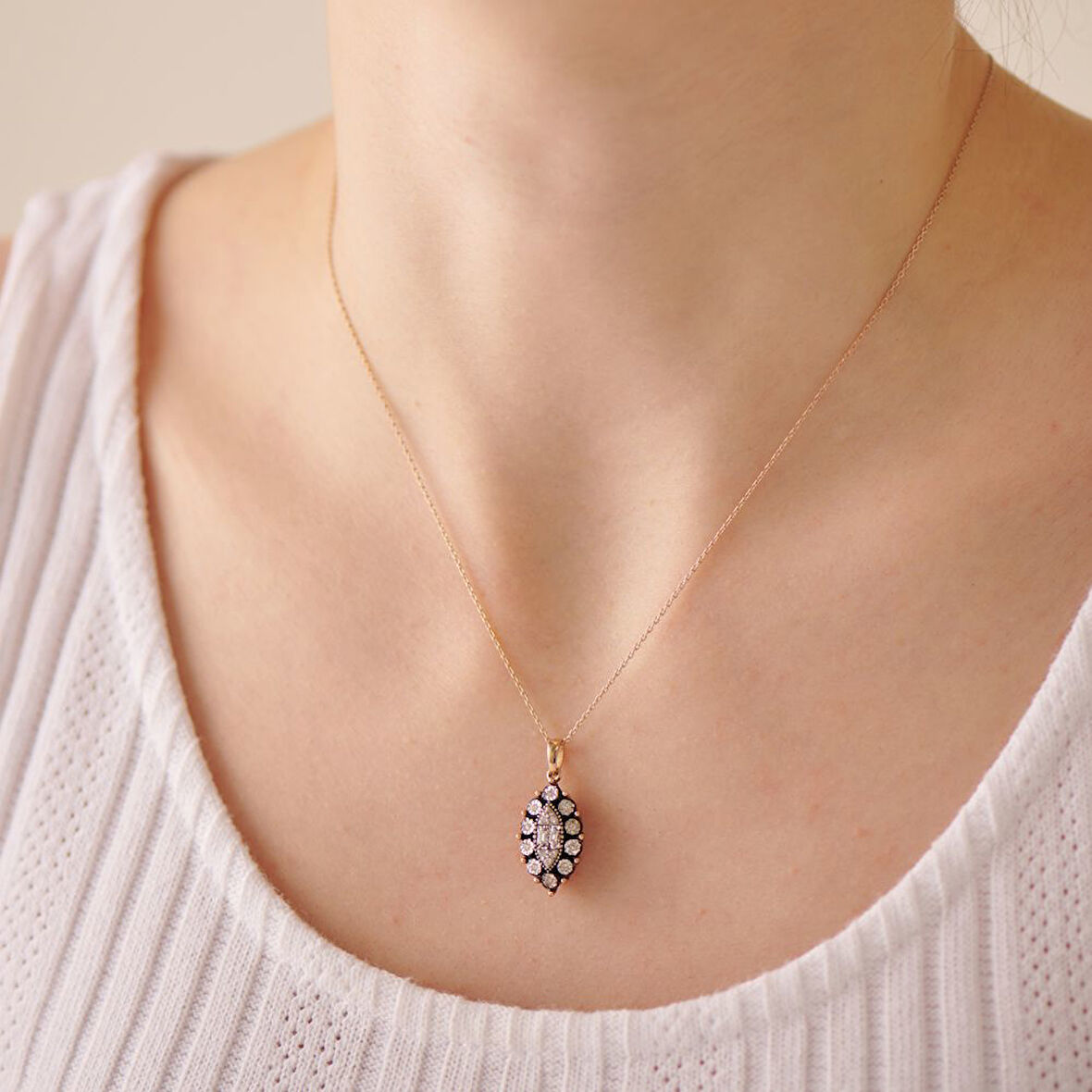 0.12 Karat Elmas Fantezi Kolye