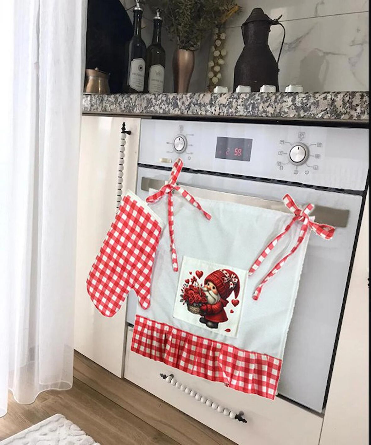 Aşk Cücesi Love Gnome Fırfırlı, Buldan keten Fırın Önlüğü (Örtüsü) ve Eldiveni