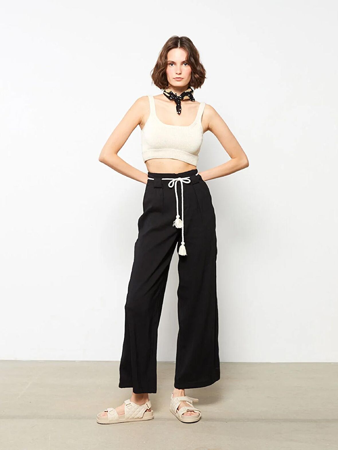 Standart Fit Düz Geniş Paça Kadın Pantolon