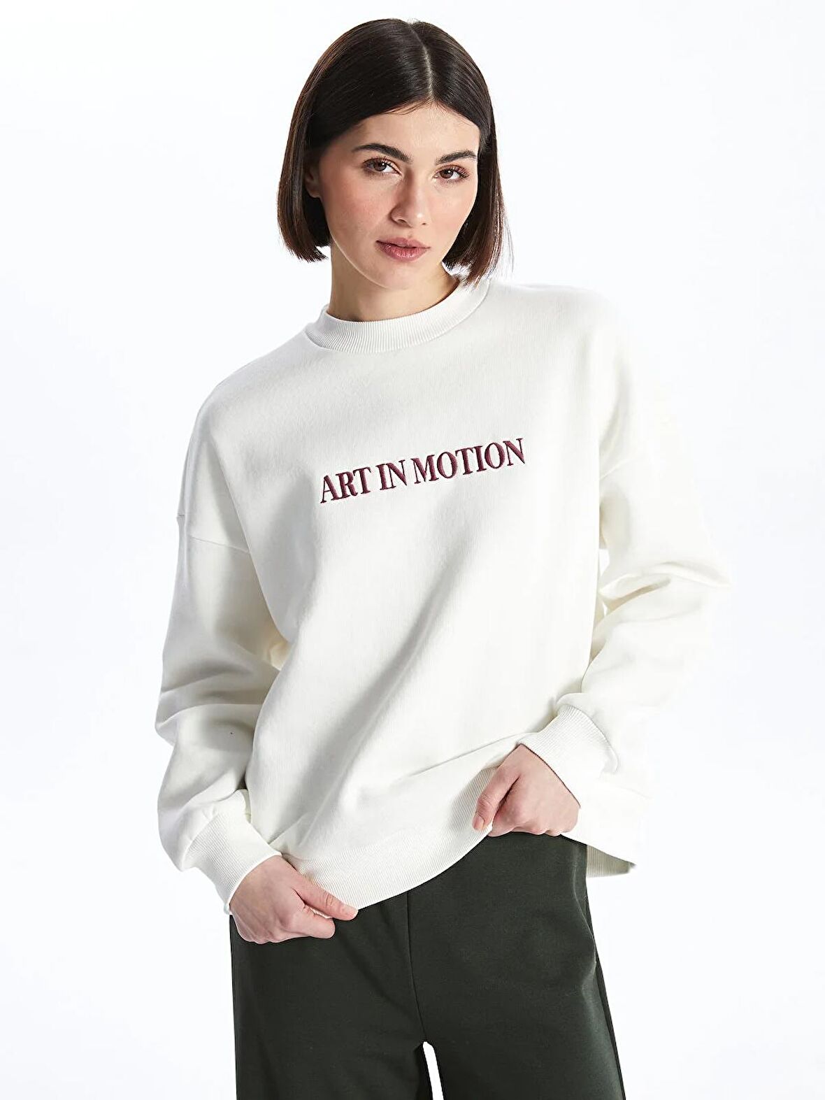 Bisiklet Yaka Nakışlı Uzun Kollu Oversize Kadın Sweatshirt