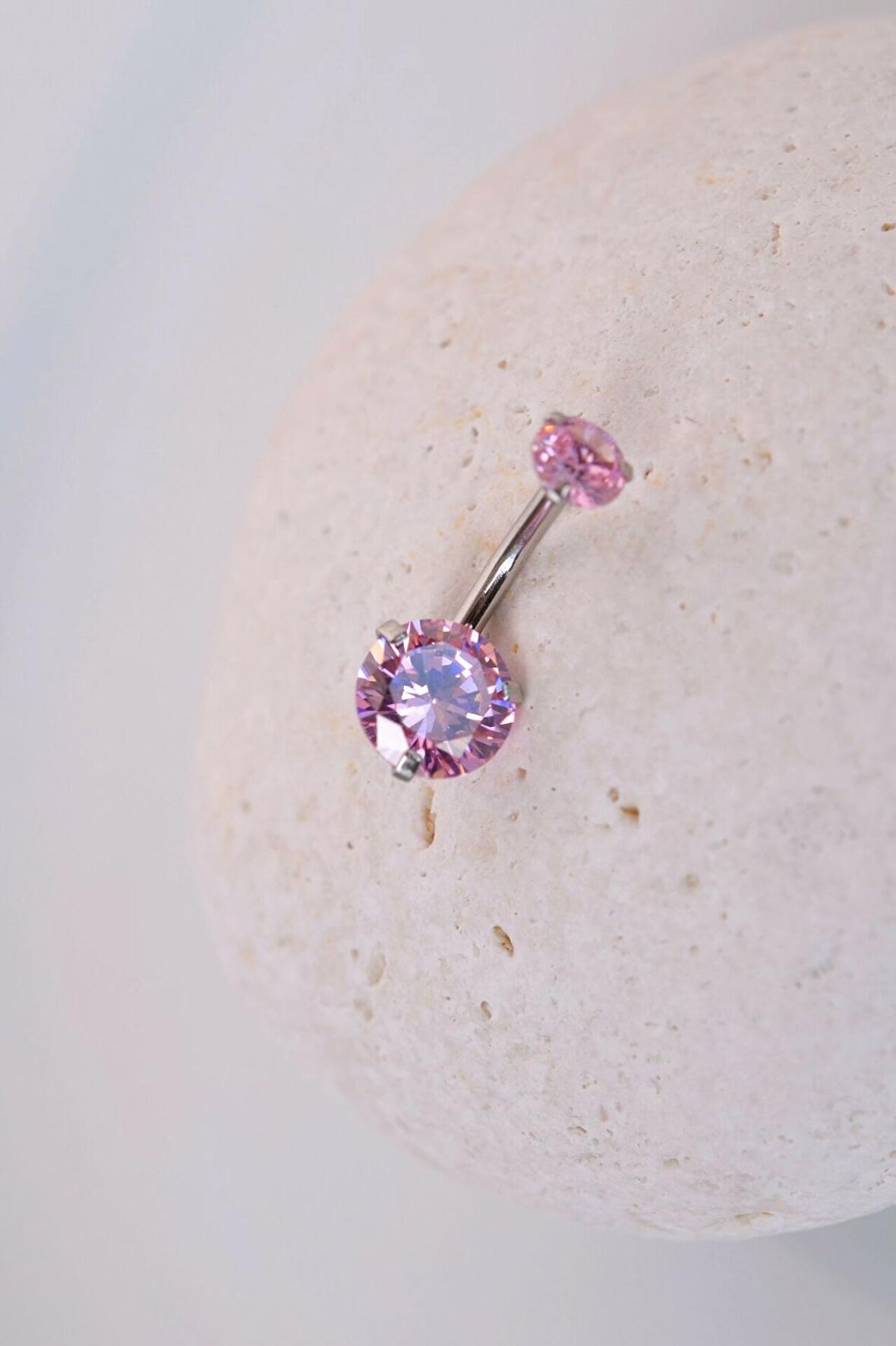 Pembe Taşlı Çelik Göbek Piercingi