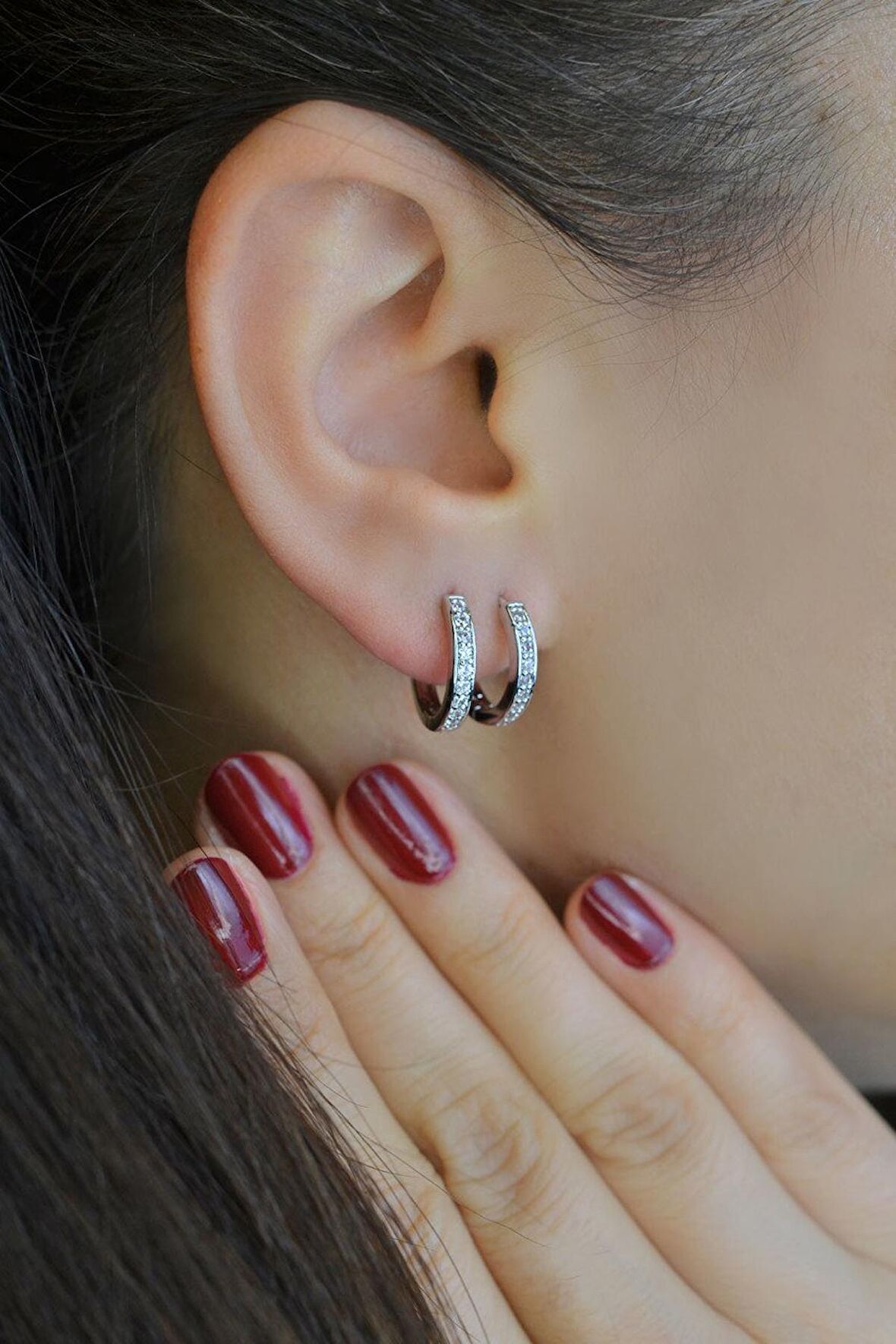 Taşlı Halka Küpe Gümüş Rengi