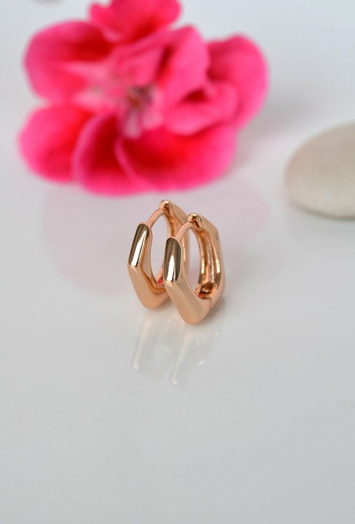 Bombeli Beşgen Küpe Küçük Boy