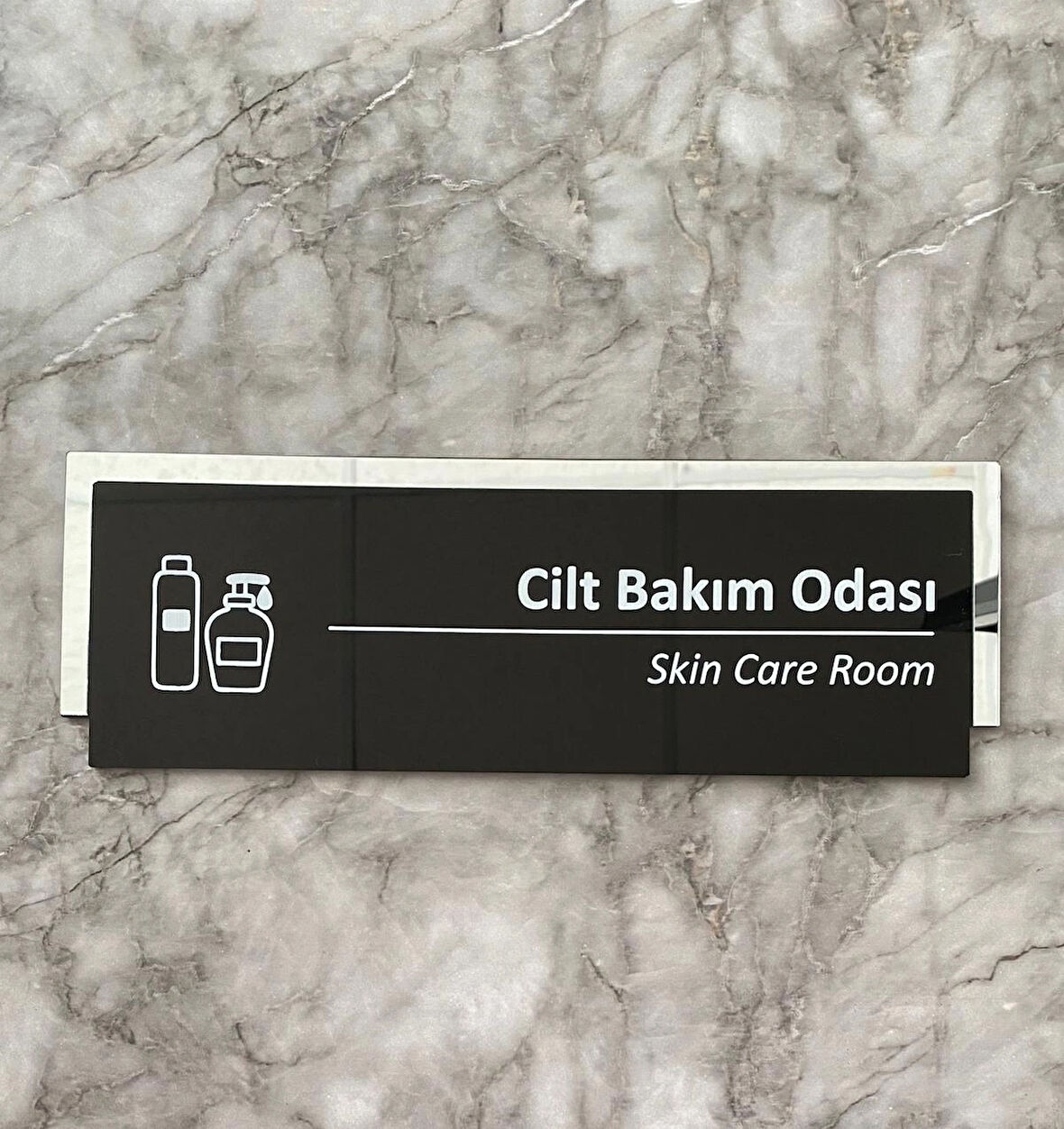 Silver Aynalı Parlak Siyah Seri Cilt Bakım Odası Kapı Isimliği Yönlendirme Levhası