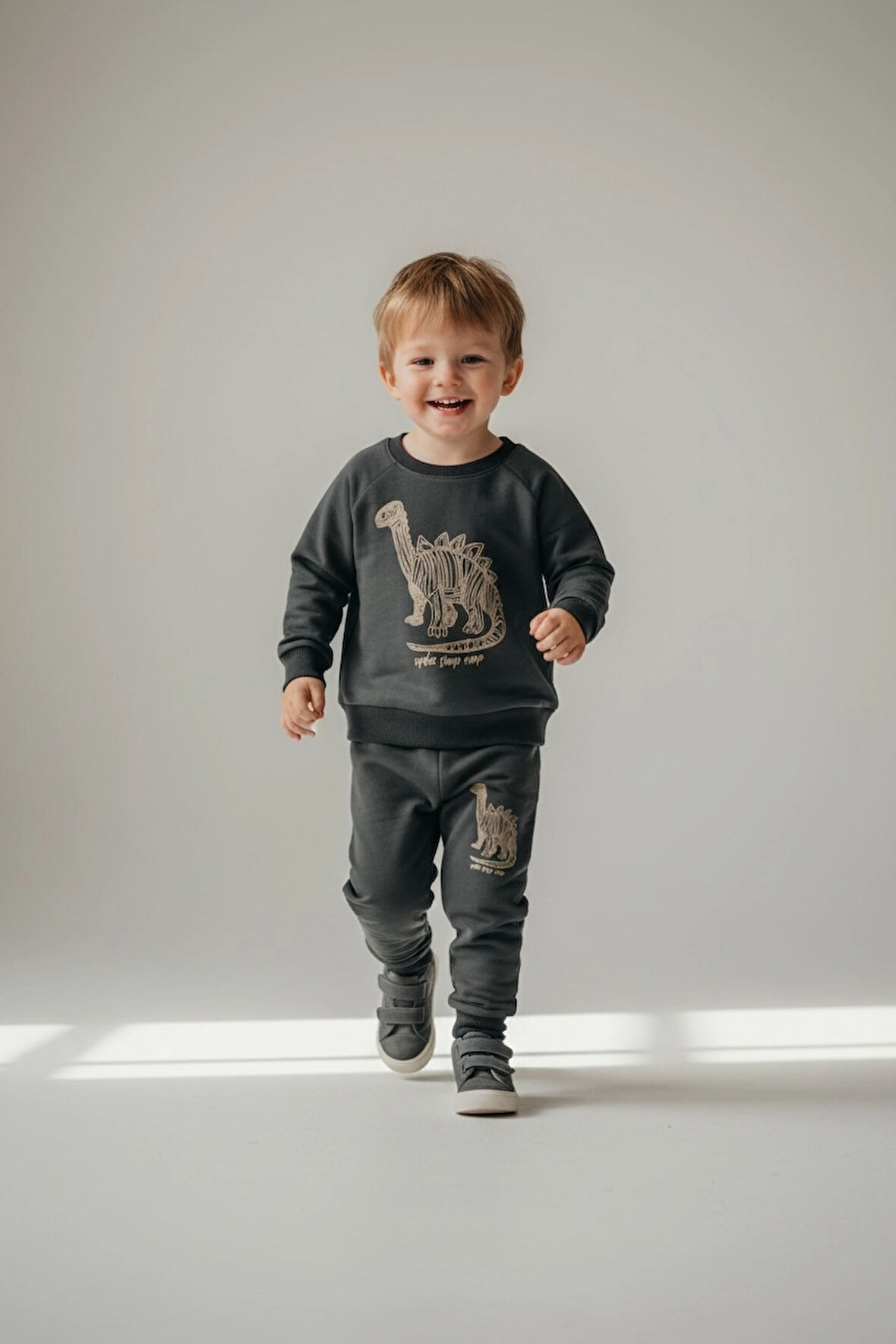 Sarakids 1 Yaş Erkek Bebek Takım – Füme Üst & Alt – Dinazor Baskılı