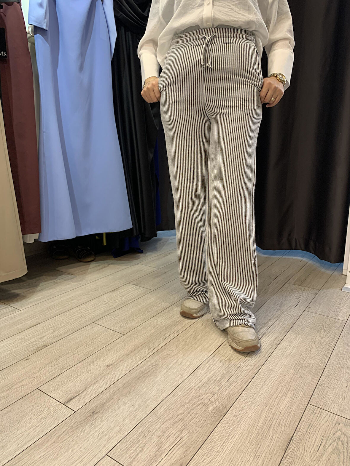 Dökümlü çizgili keten karışımlı pantolon Füme