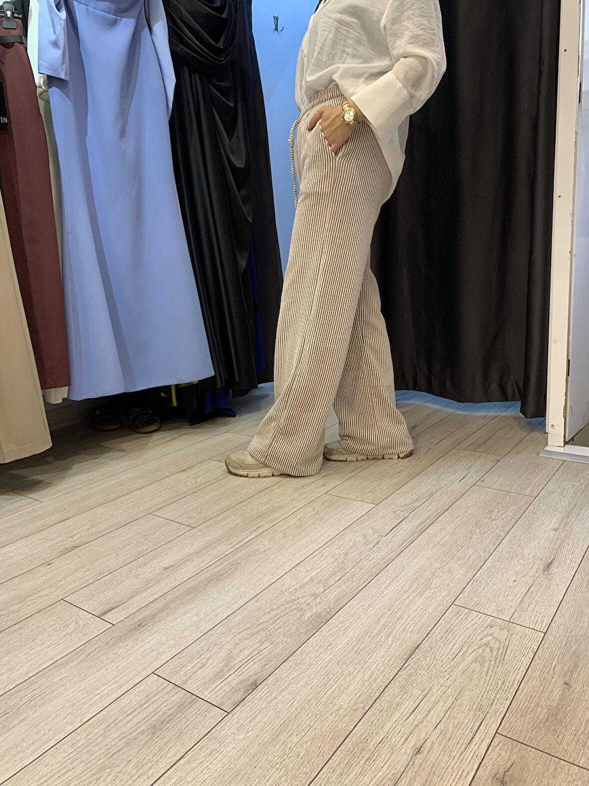 Dökümlü çizgili keten karışımlı pantolon Kahverengi