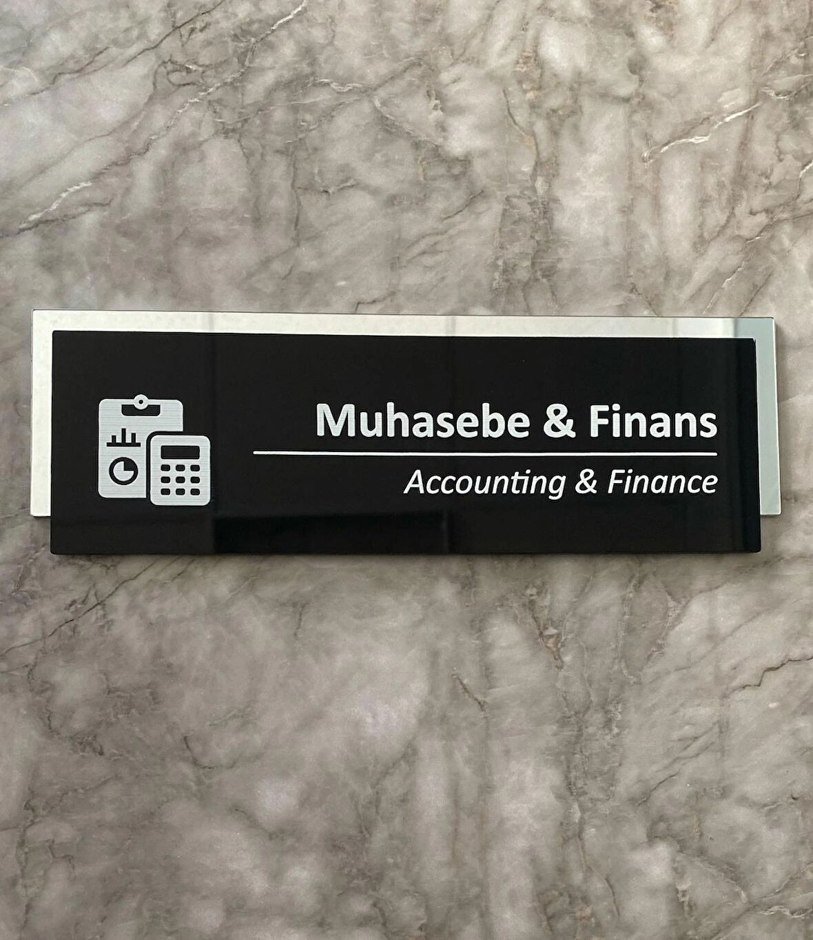 Silver Aynalı Siyah Parlak Seri Muhasebe&Finans Kapı Isimliği