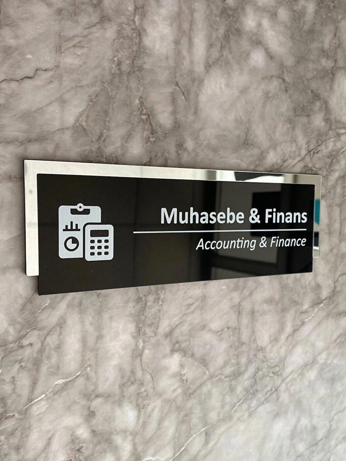Silver Aynalı Siyah Parlak Seri Muhasebe&Finans Kapı Isimliği