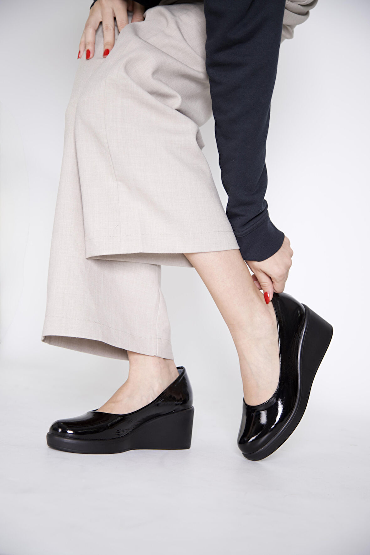 215651114-1 Kadın Topuklu Ayakkabı Siyah Deri Rugan