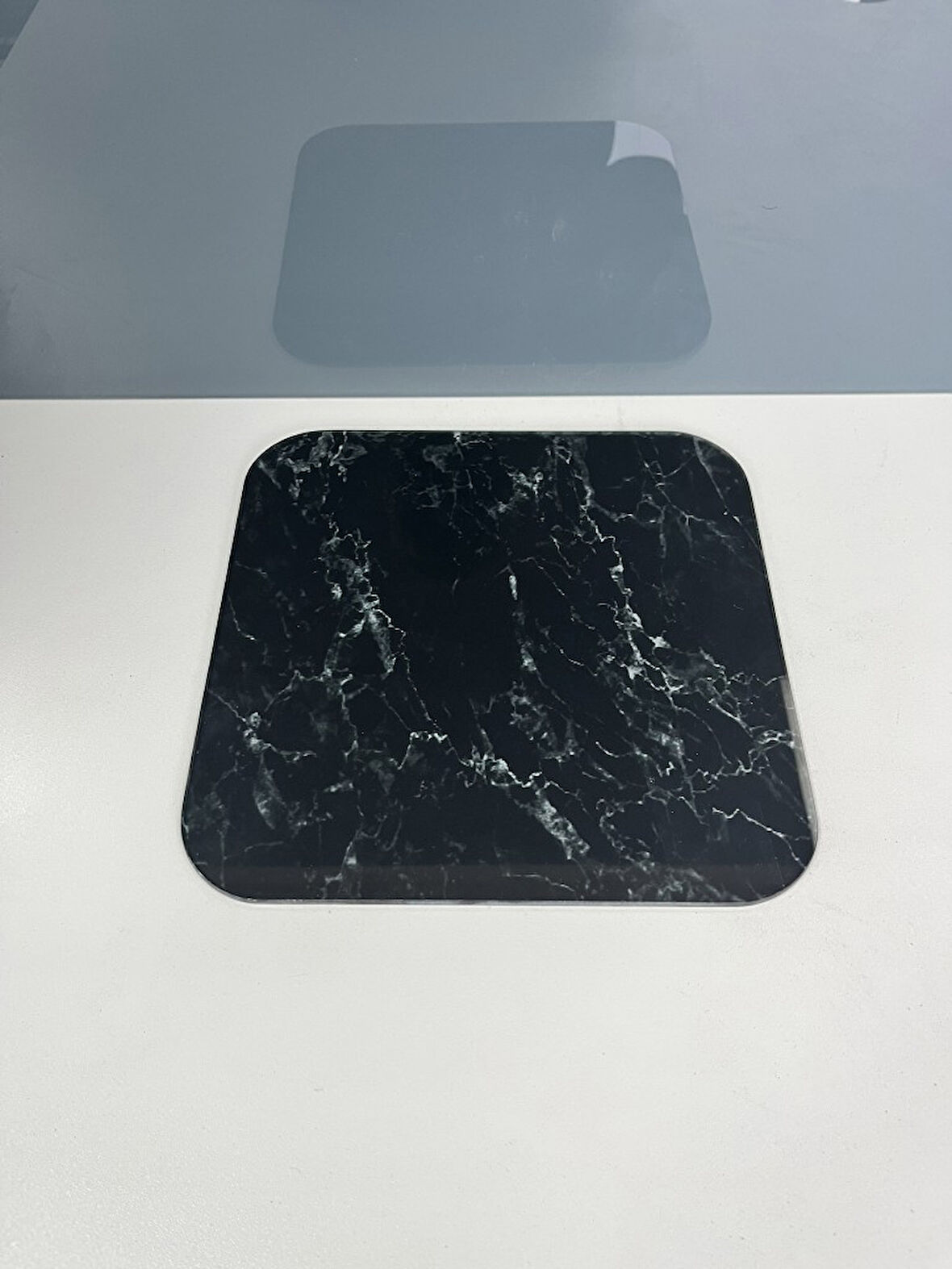 22x22cm - Siyah Mermer, Cam Kesme Tahtası - Sunumluk