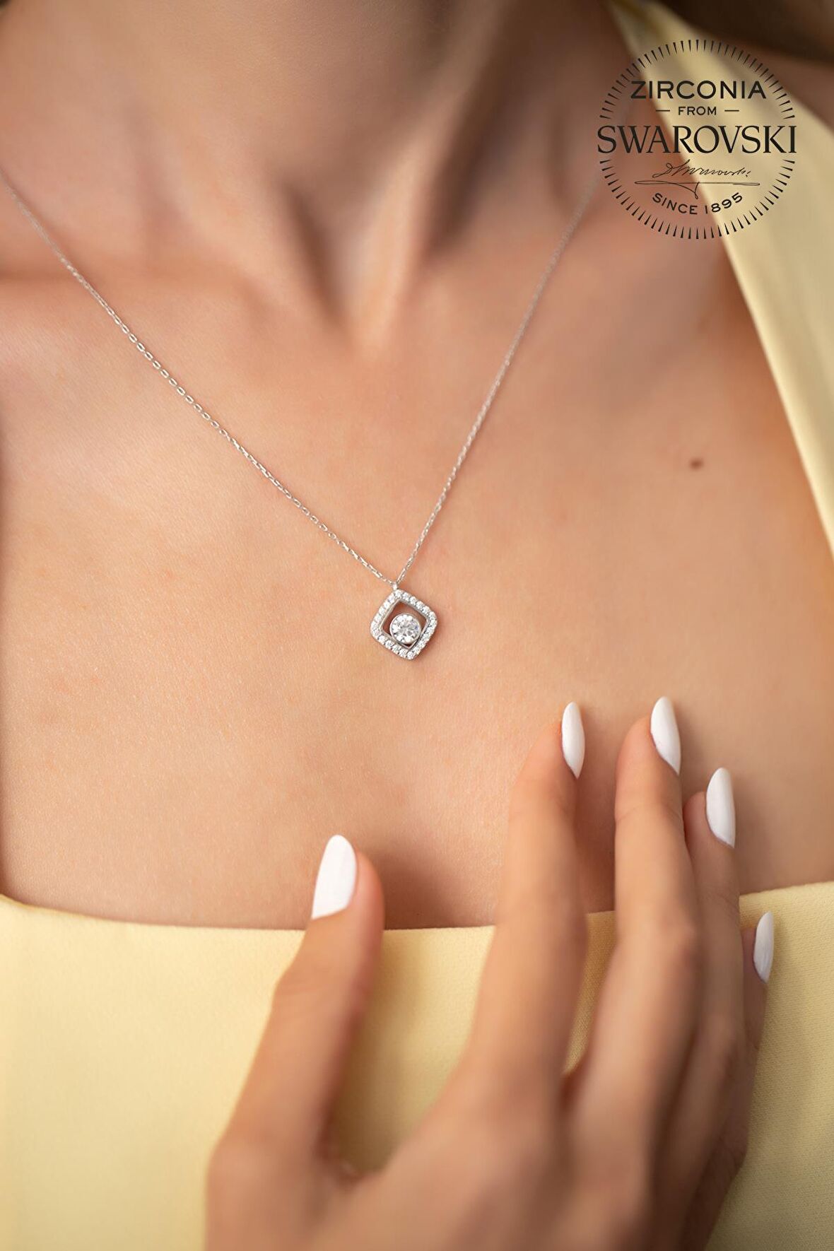 Swarovski Taşlı Kare Model Gümüş Zirconia Kolye