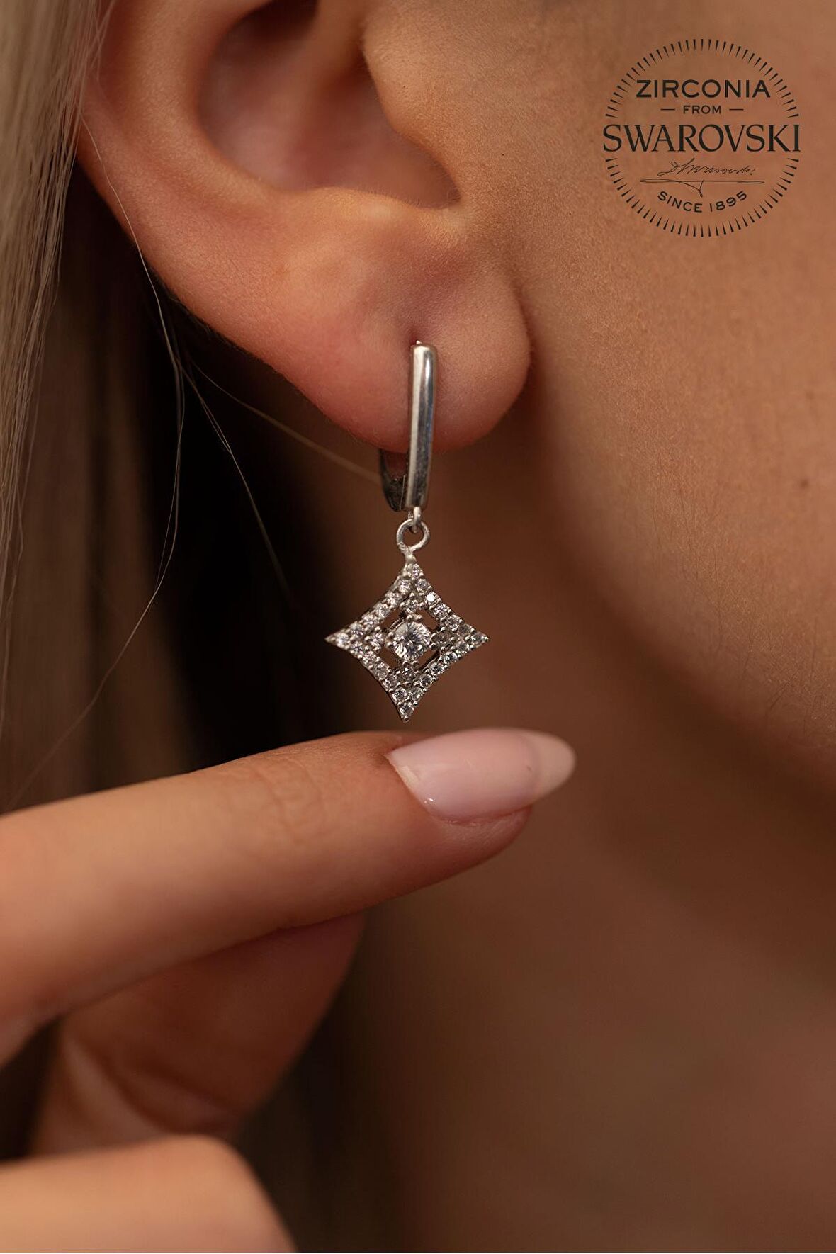 Swarovski Taşlı Kare Model Gümüş Zirconia Küpe