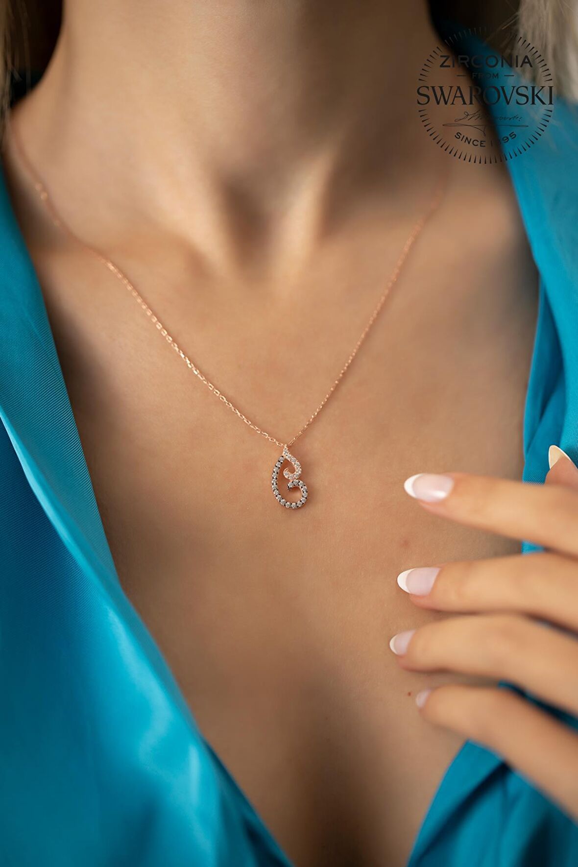 Swarovski Taşlı Küp Model Rose Kaplama Gümüş Zirconia Kolye