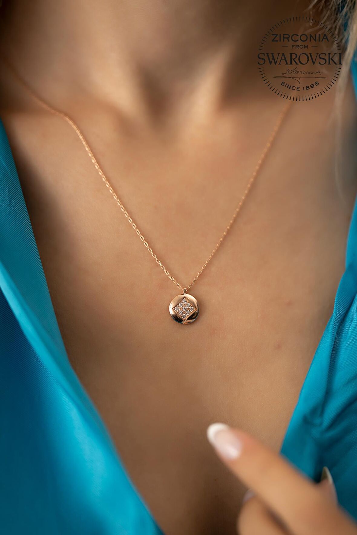 Swarovski Taşlı Daire ve Kare Model Rose Kaplama Gümüş Zirconia Kolye