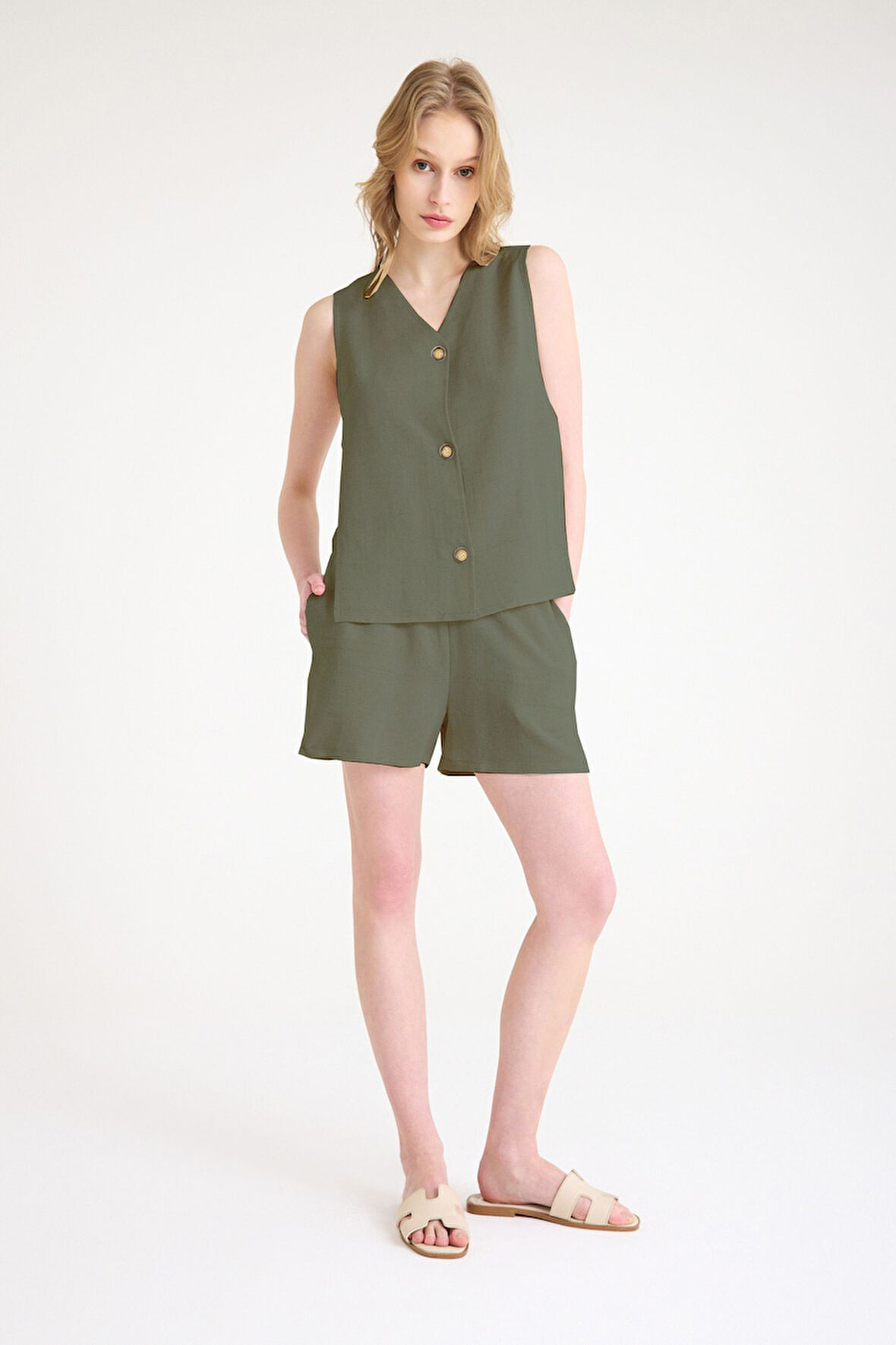 Keten Yazlık Dekolteli Kolsuz Bluz Şort Haki İkili Takım