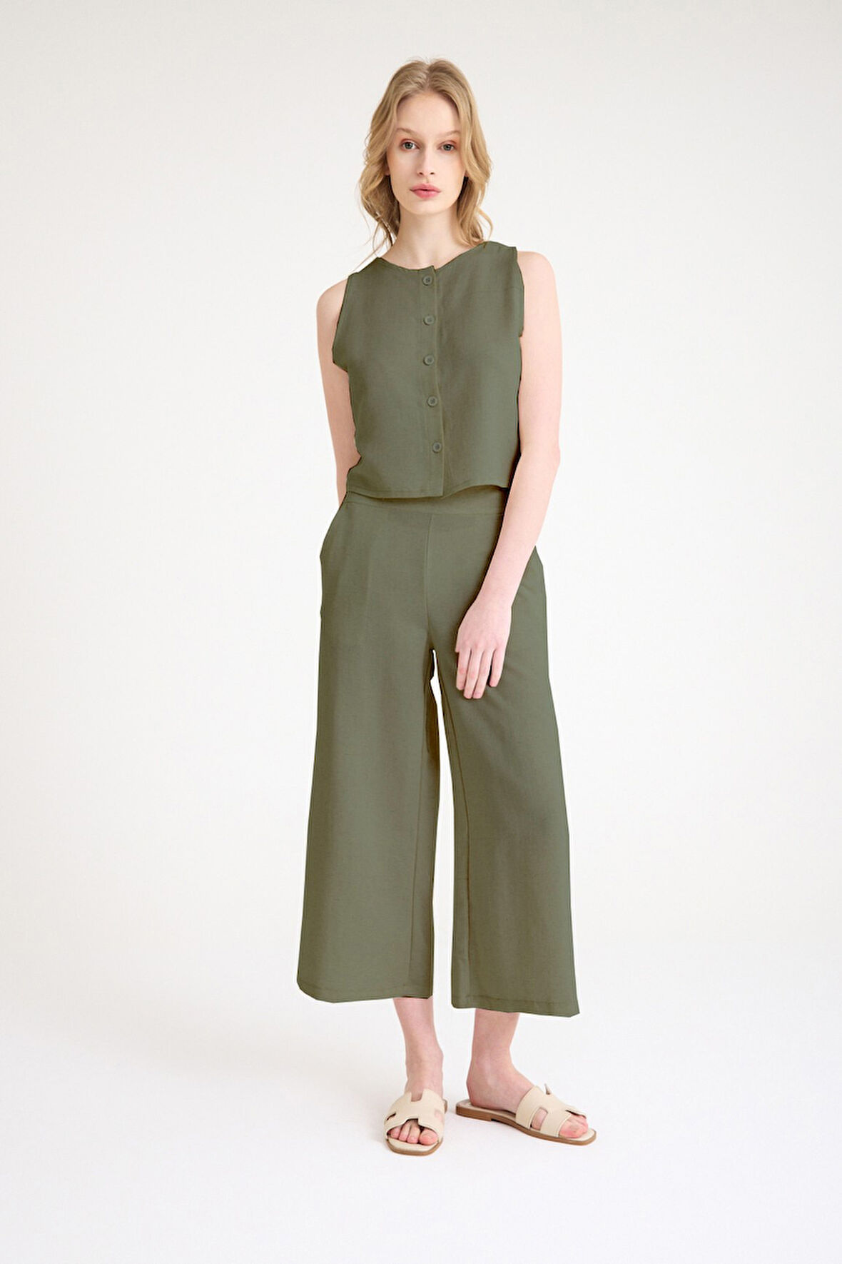 Keten Yazlık Yüksel Bel Capri Pantolon Sırt Detaylı Kolsuz Haki İkili Takım