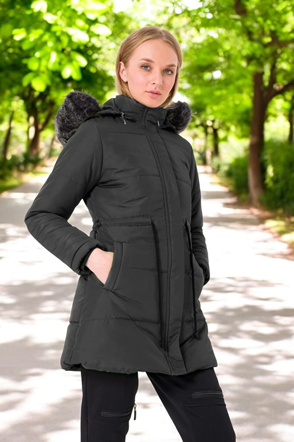 Kışlık Orta Boy Kürklü Kapüşonlu Su Geçirmez Rahat Kadın Şişme Mont