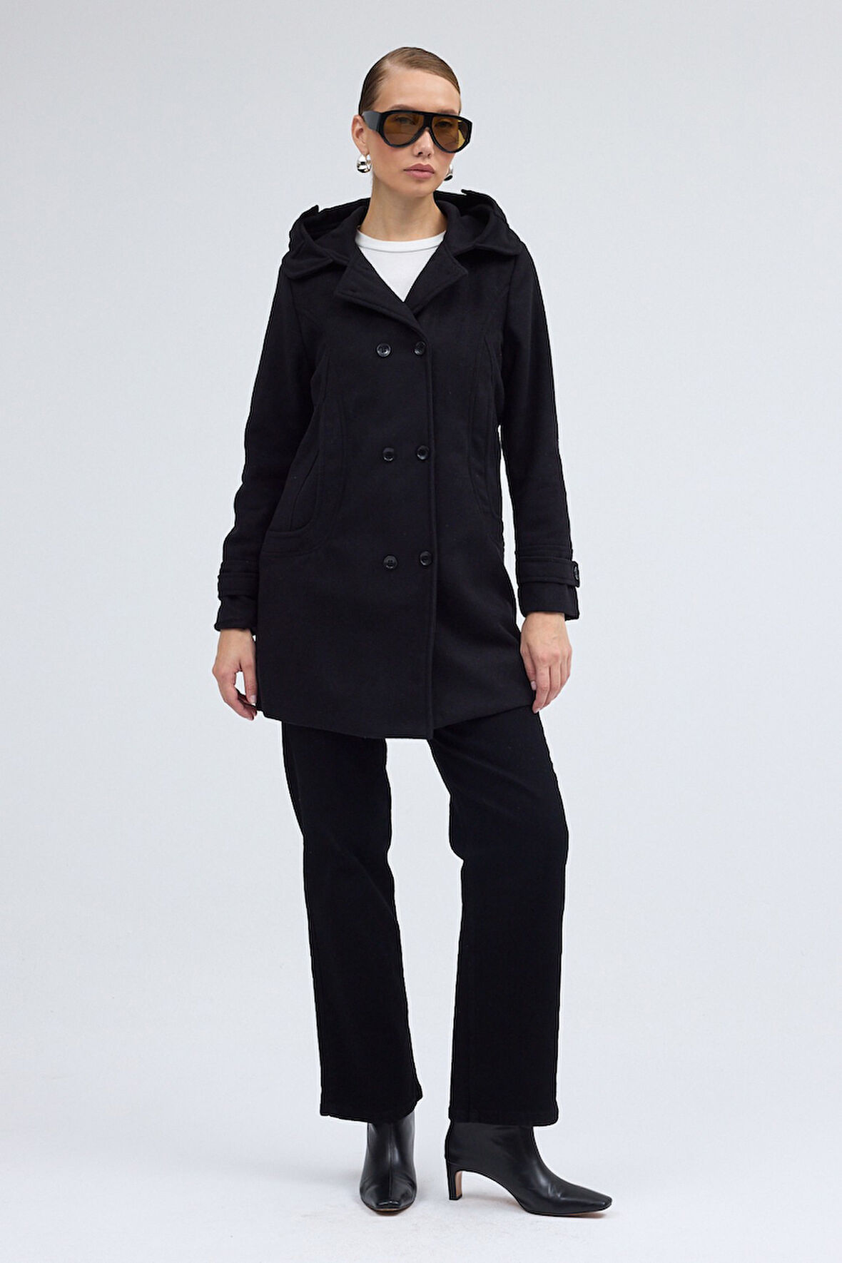 Yaka Detaylı Büyük Düğmeli Kaşe Kaban