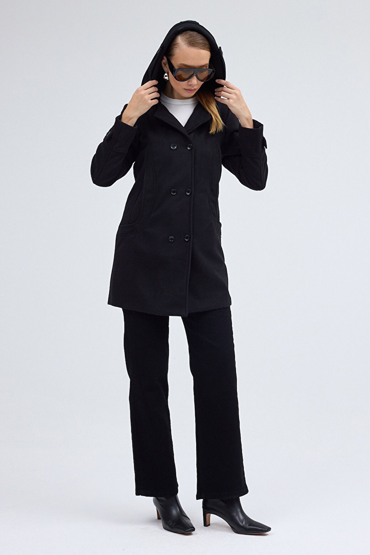 Yaka Detaylı Büyük Düğmeli Kaşe Kaban