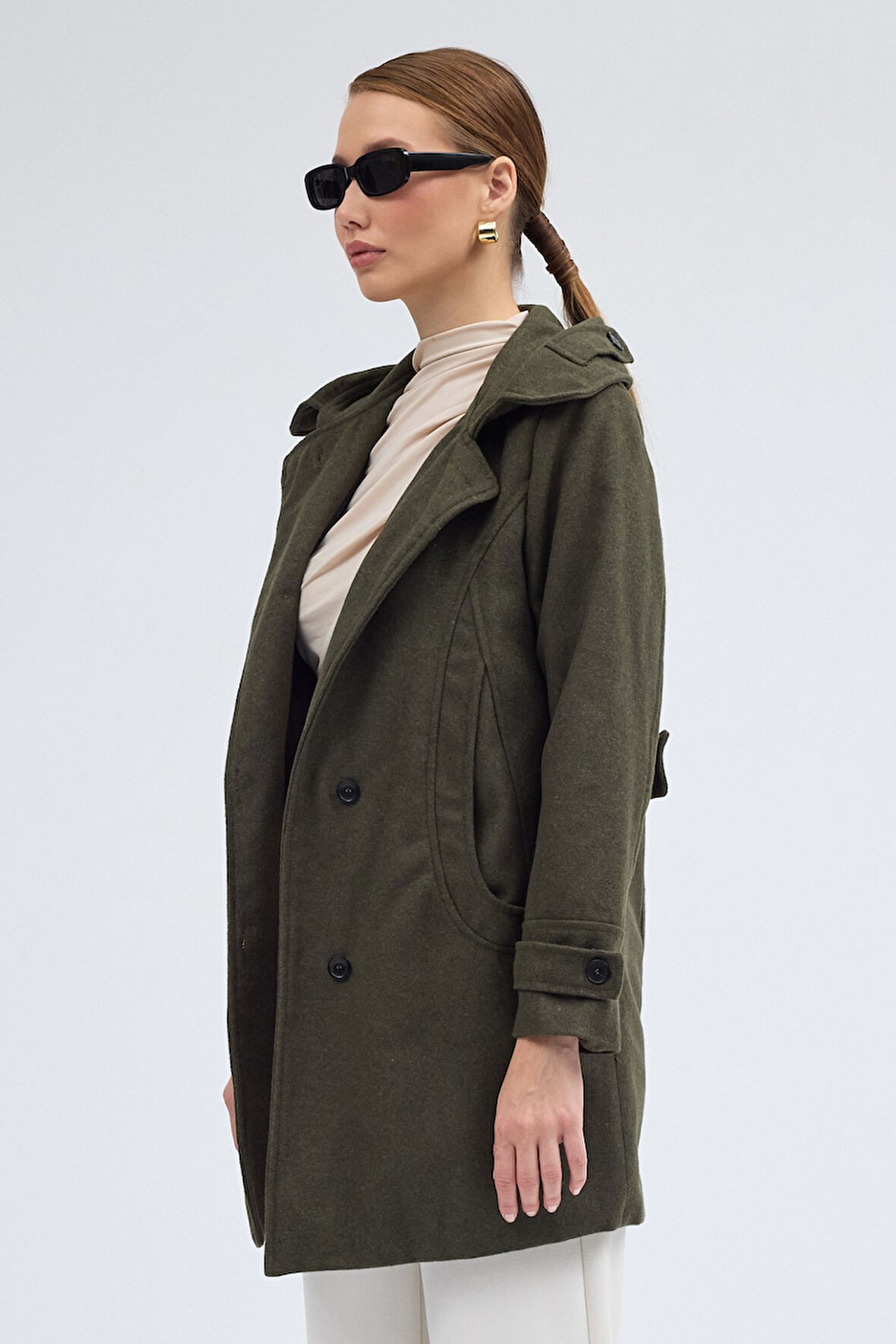 Yaka Detaylı Büyük Düğmeli Kaşe Kaban