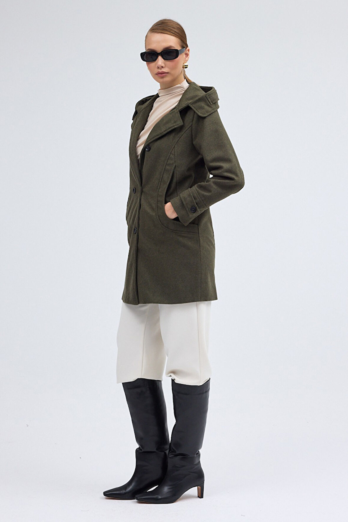 Yaka Detaylı Büyük Düğmeli Kaşe Kaban