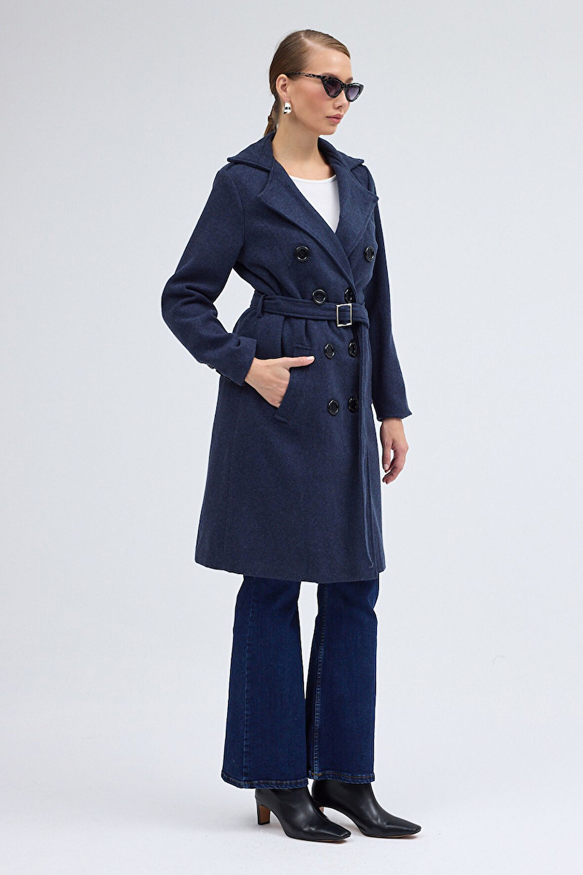 Aksesuar Detaylı Kaşe Kaban Kemerli