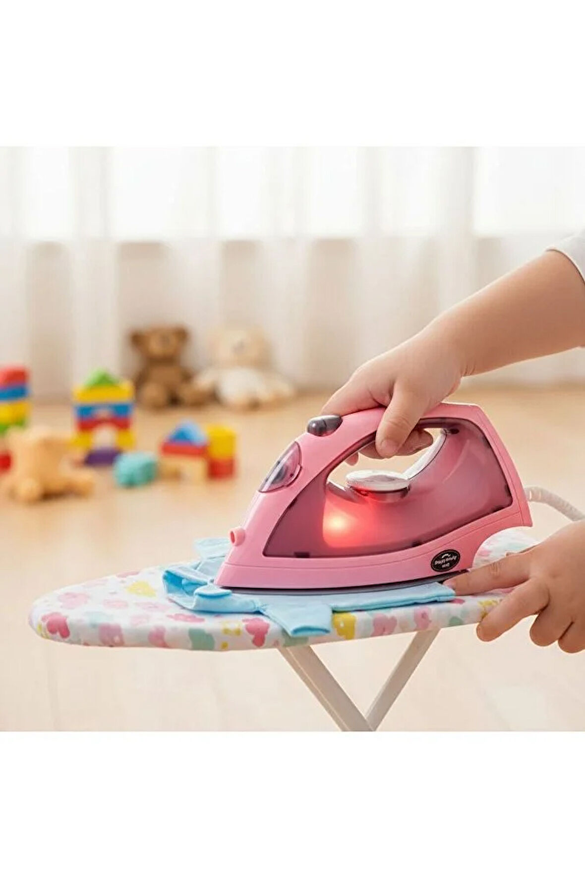 Oyuncak Buharlı Pilli Ütü Ses Efektli Işıklı Gerçekçi Su Eklenebilir Dumanlı Oyuncak Ütü Evcilik Set