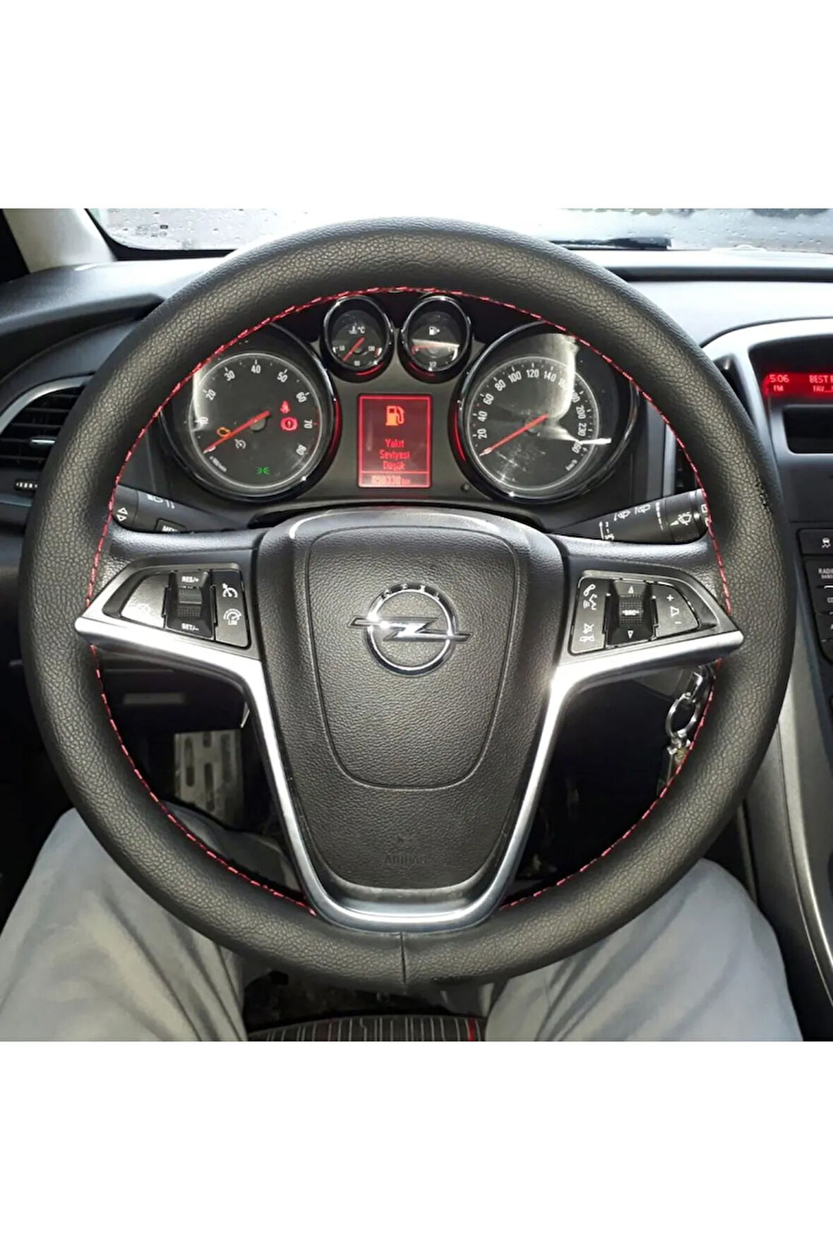 DİKİŞLİ DİREKSİYON KILIFI SİYAH DERİ KIRMIZI DİKİŞLİ OPEL ASTRA
