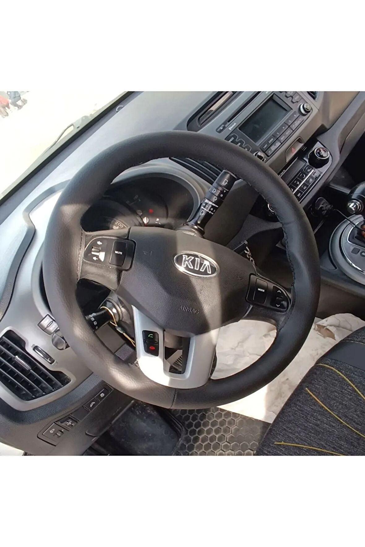 DİKİŞLİ DİREKSİYON KILIFI SİYAH DERİ/DİKİŞLİ KİA SPORTAGE İÇİN