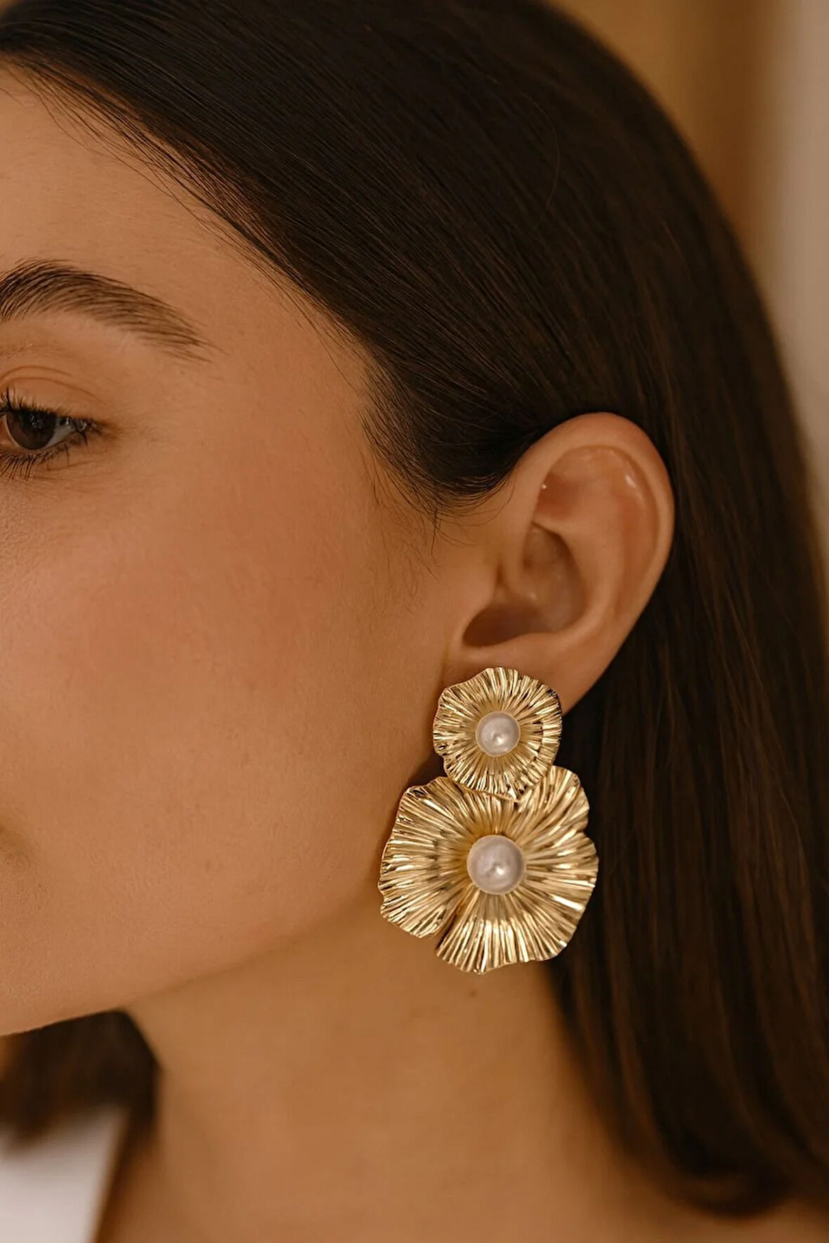 İnci Detay Büyük Form Gold Küpe