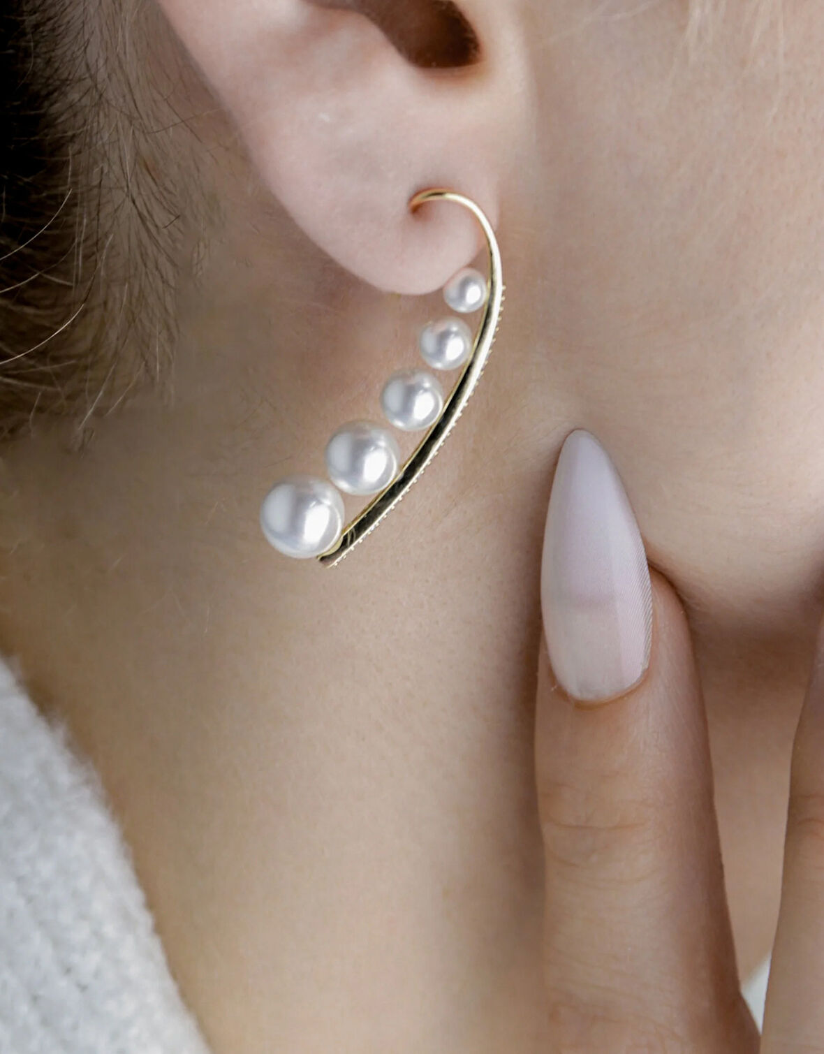 İnci Sıralı Kıkırdak Küpe