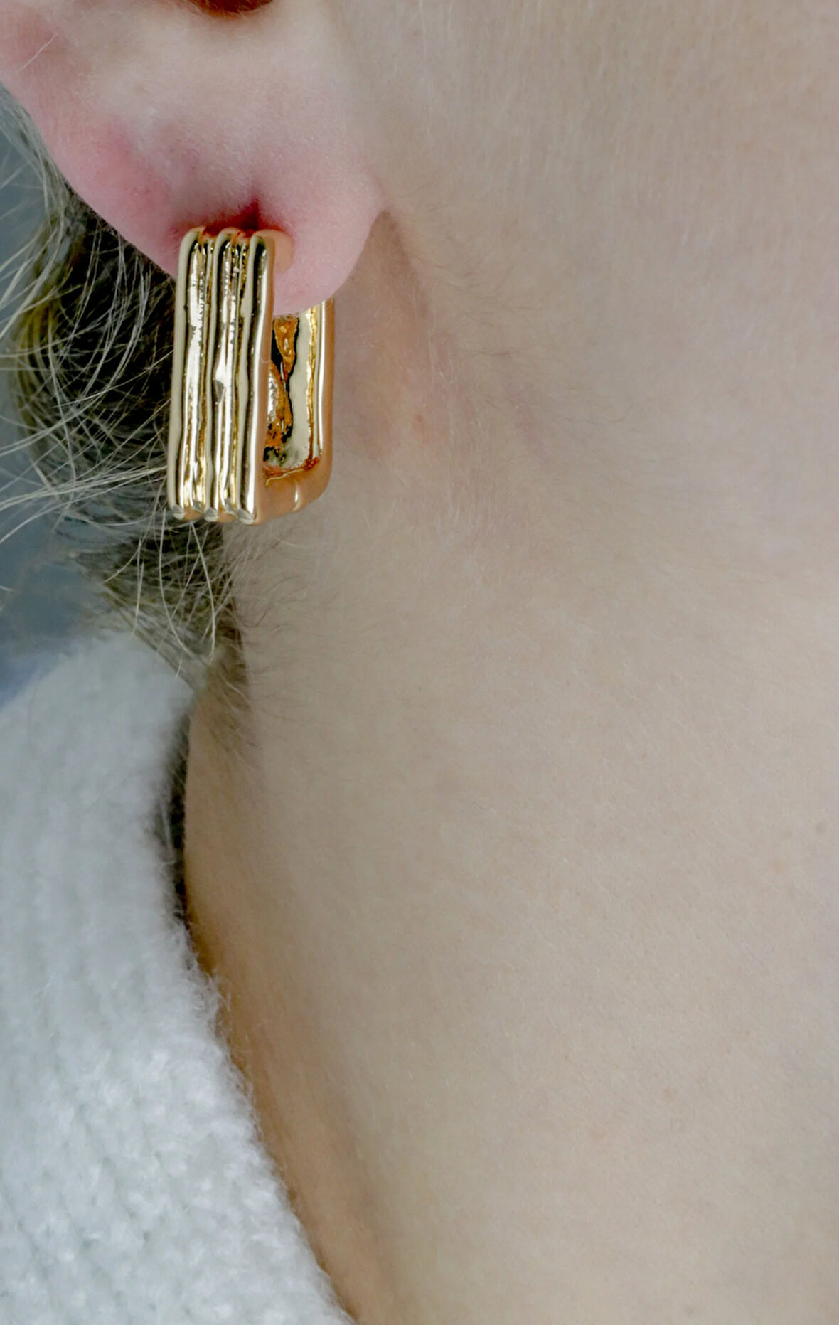 Çizgi Sıralı Klasik Gold Küpe