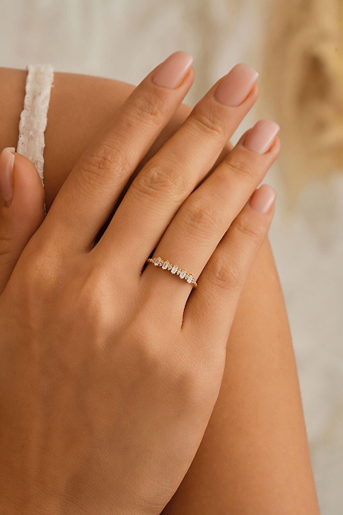 14 Ayar Altın Baget Taşlı Yüzük