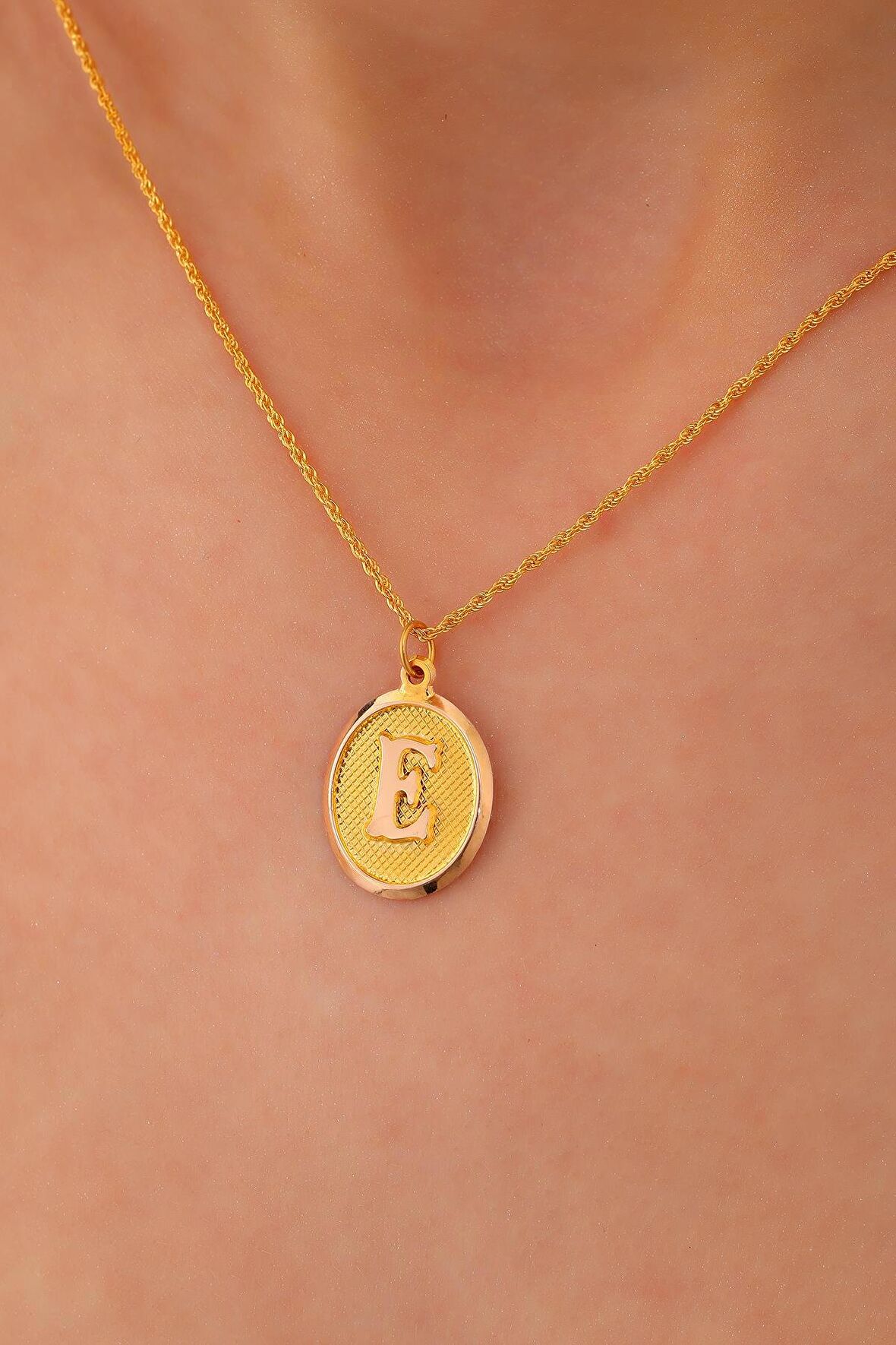 14 Ayar Altın Nostalji E Harfi Halat Zincir Kolye