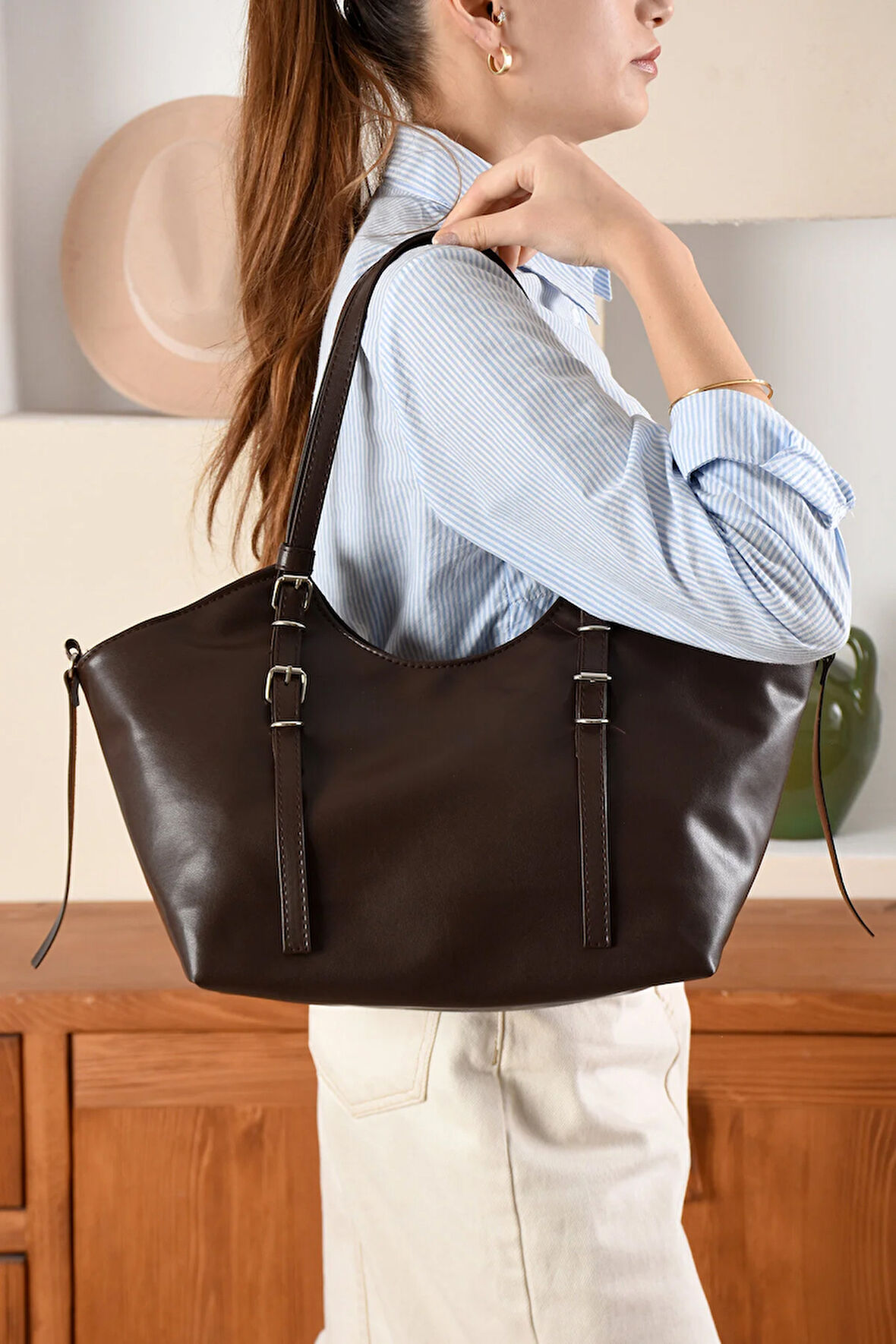 Kadın Büyük Kapasiteli Astarlı Kaliteli Derili Omuz Çantası