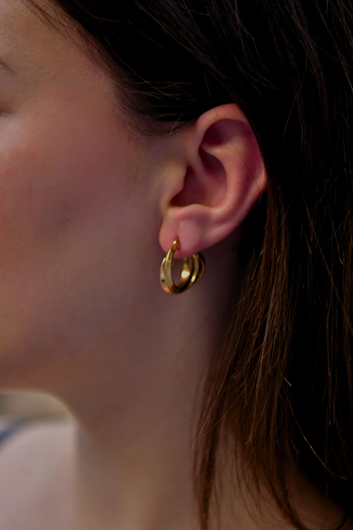 Oval 2 Renk Oturtmalı Kadın Çelik Haka Küpe