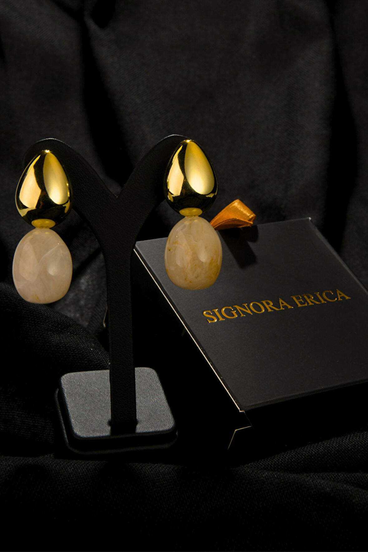 Krem Mermer Taşlı Damla Model Şişme Kadın Çelik görünümlü Xp Küpe