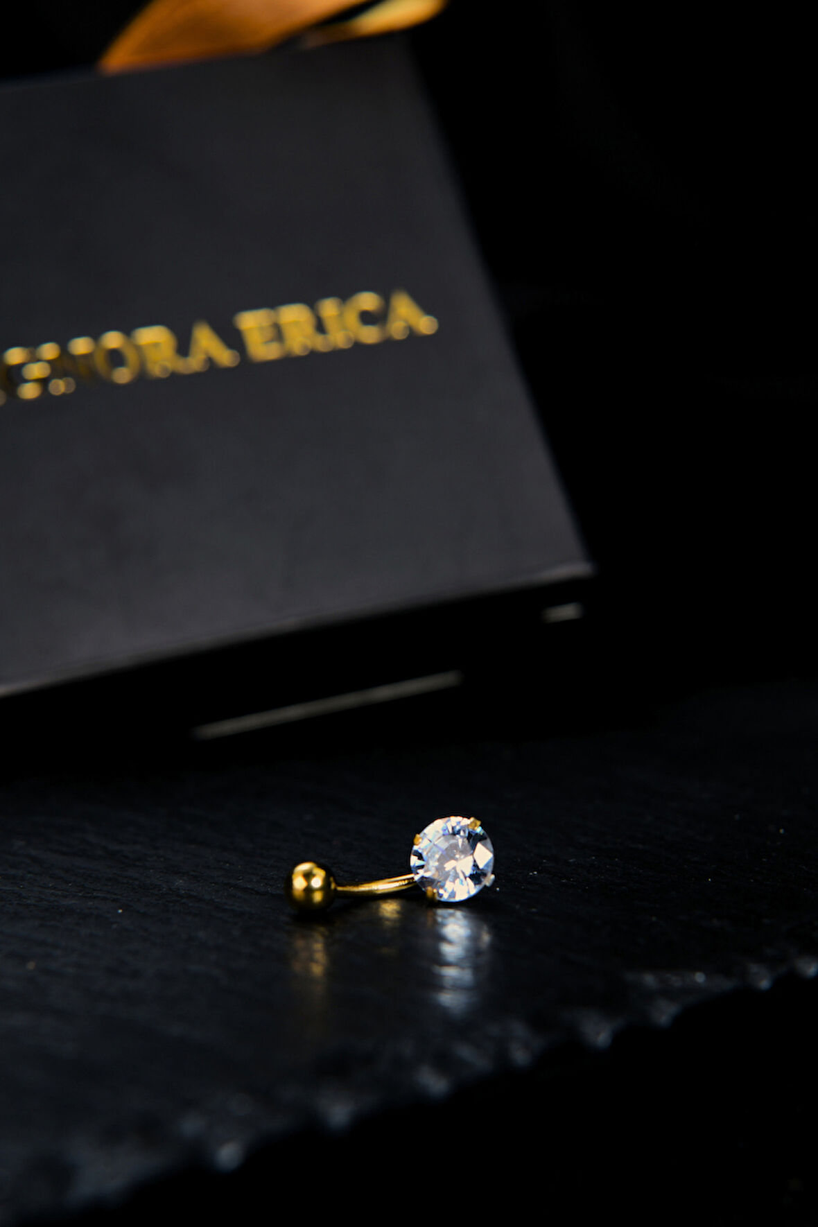 Bir Ucu Top Bir Ucu Yuvarlak Zirkon Taşlı Göbek Piercing