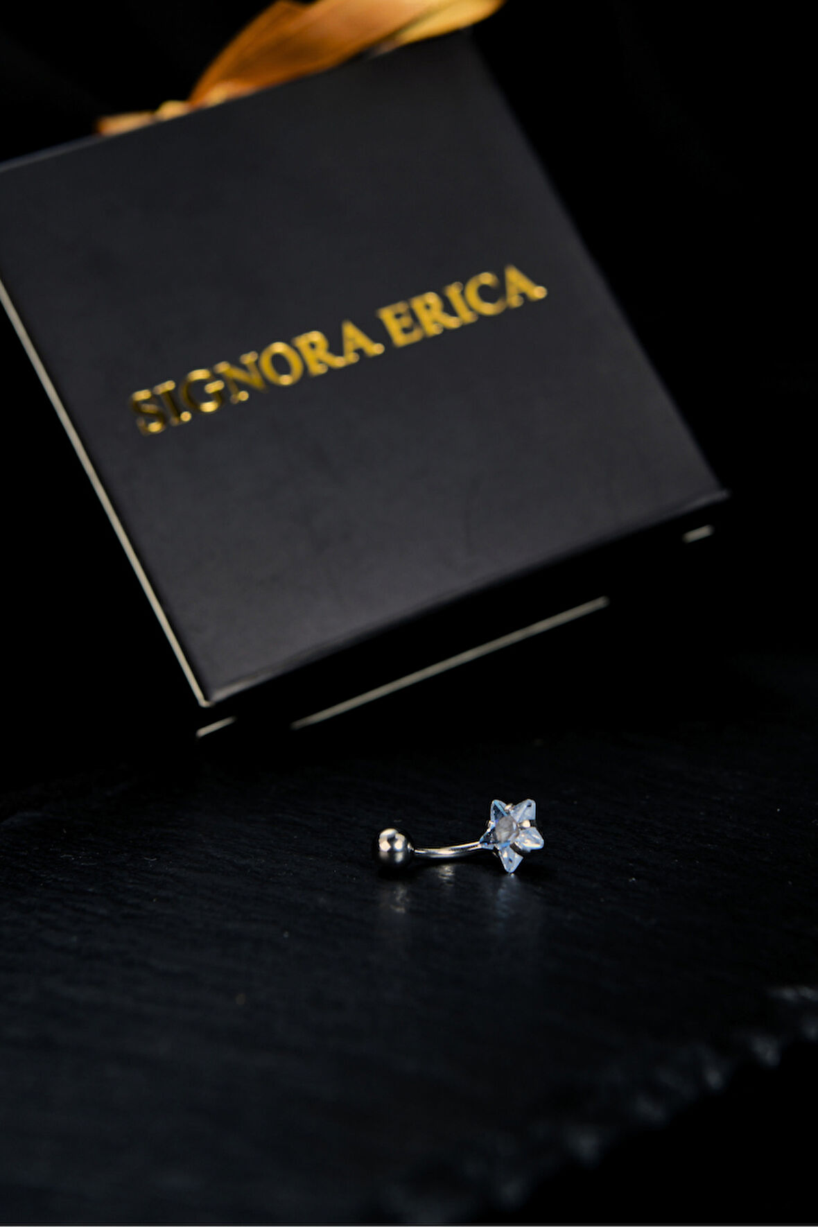 Bir Ucu Top Bir Ucu Yıldız Figürlü Zirkon Taşlı Göbek Piercing